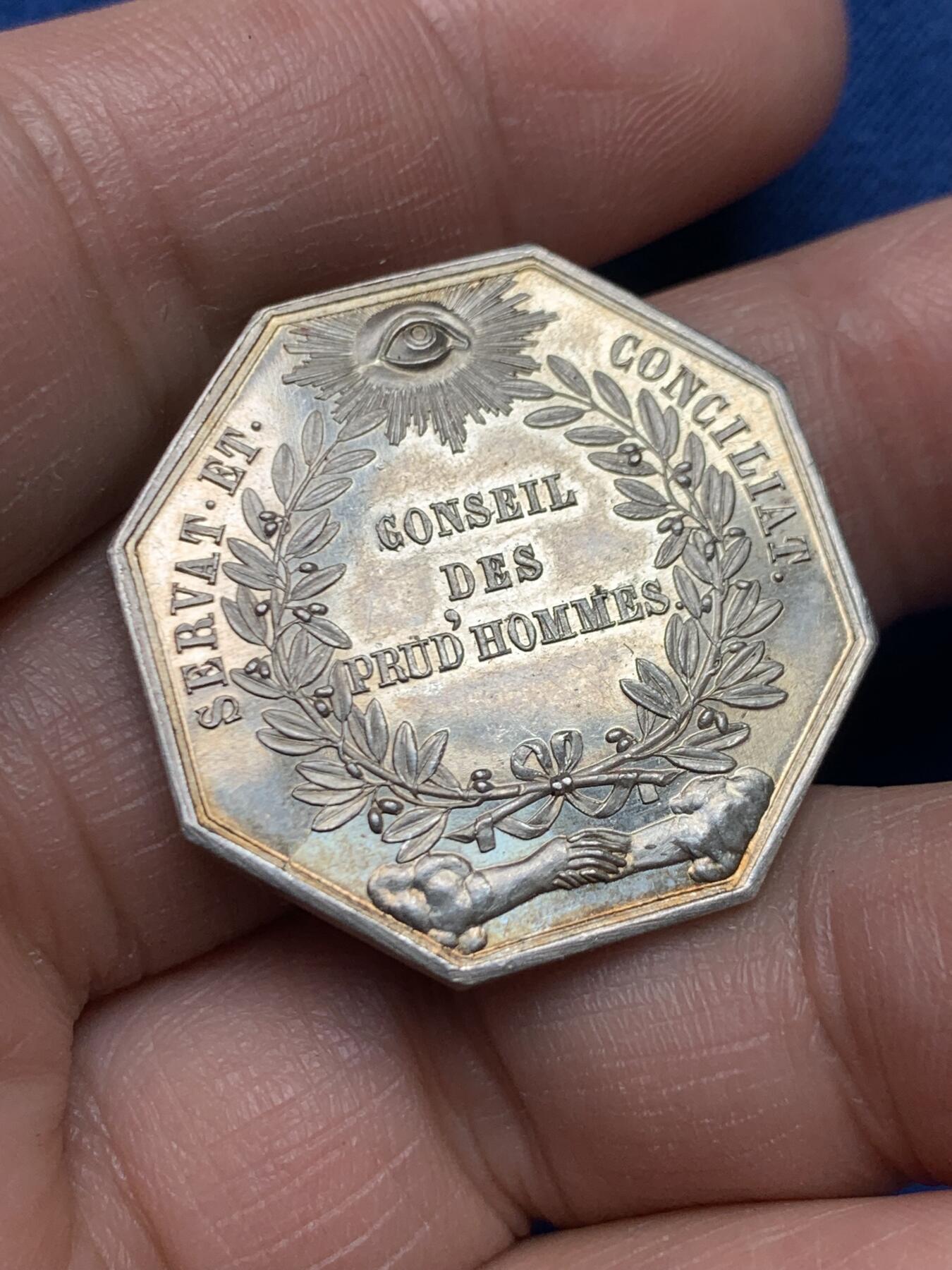 《竞宝斋》第475场 周日，周一 2场连拍 （全场包邮）欢迎送拍 法国1843年劳资调解委员会八角银质代币，手指ARGENT，12.85克，29.5mm