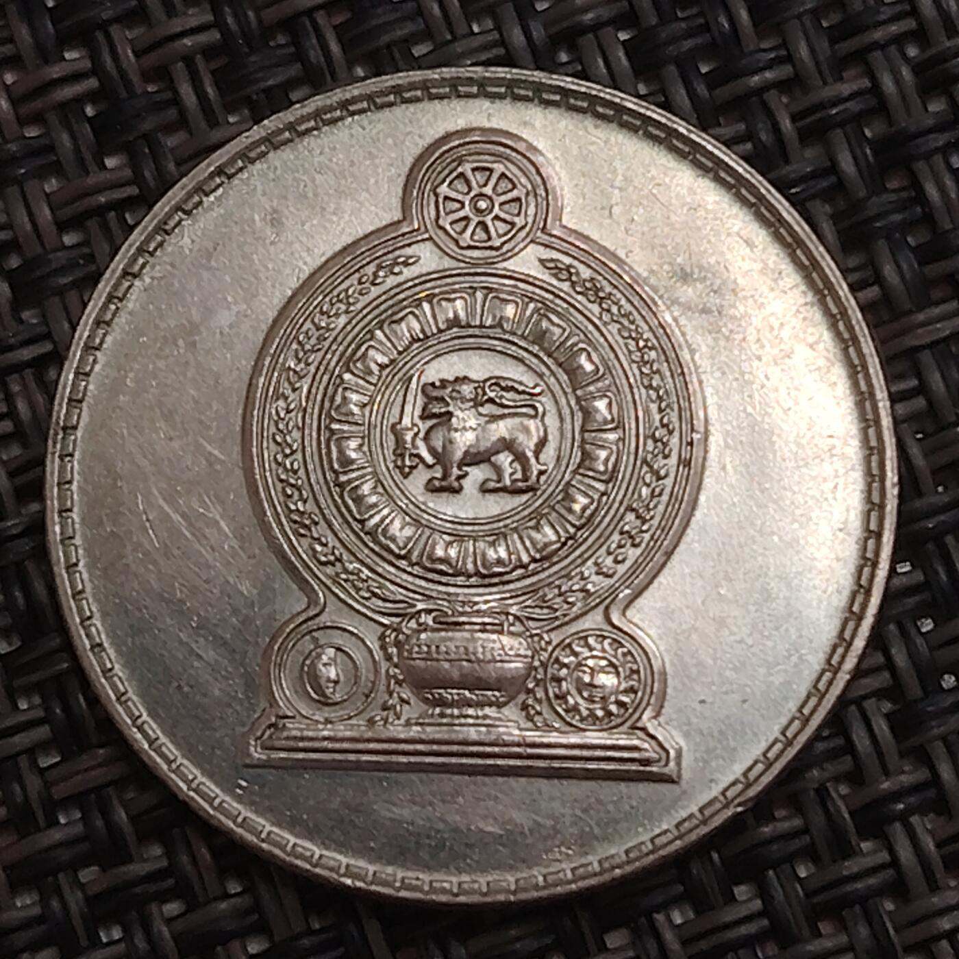 布加迪🐬～世界钱币(上海)🌾第 284 期 /  各国套币和散币 斯里兰卡 1994年 1卢比