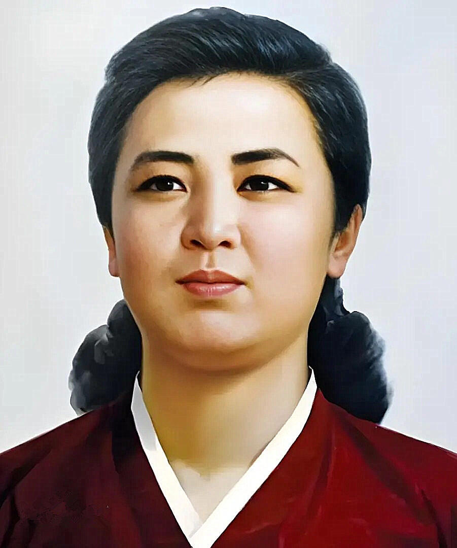 【俄甄集藏】2026年(050)04-01星期三 晚 19:30 全场包邮 朝鲜2001年（金日成纪年主体90年）纪念革命烈士、金正日母亲金正淑1元精制铝币，直径40mm，稀少品种