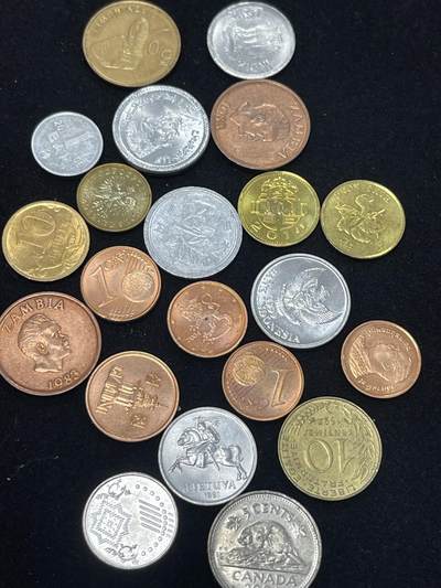 限时免佣！春季钱币邮票杂项专场拍卖-第二期 - 世界各地硬币一组