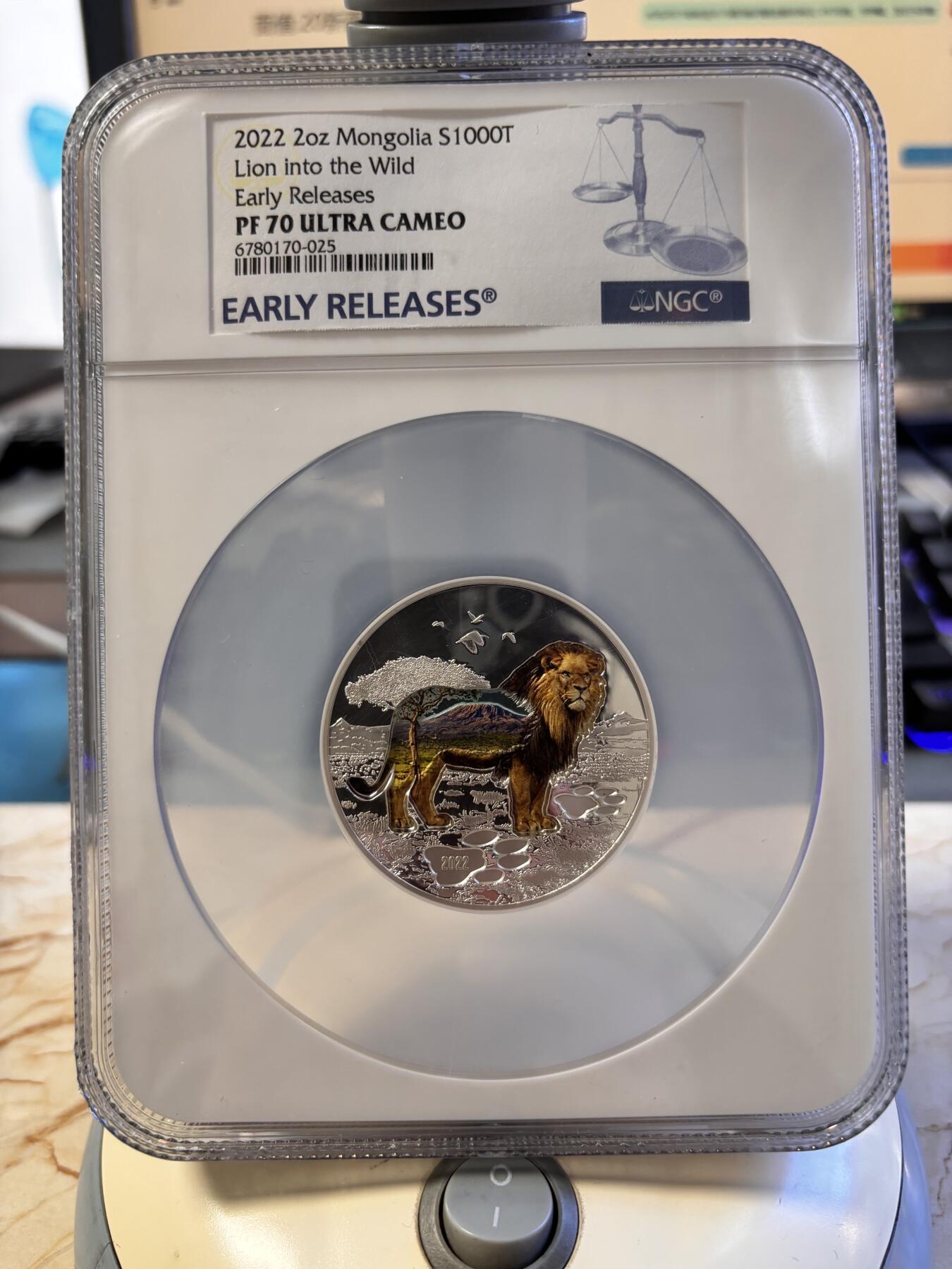 第196期拍卖 蒙古2022年走进荒野乞力马扎罗山的狮子彩银币NGC-PF70首，999银，发行999枚
