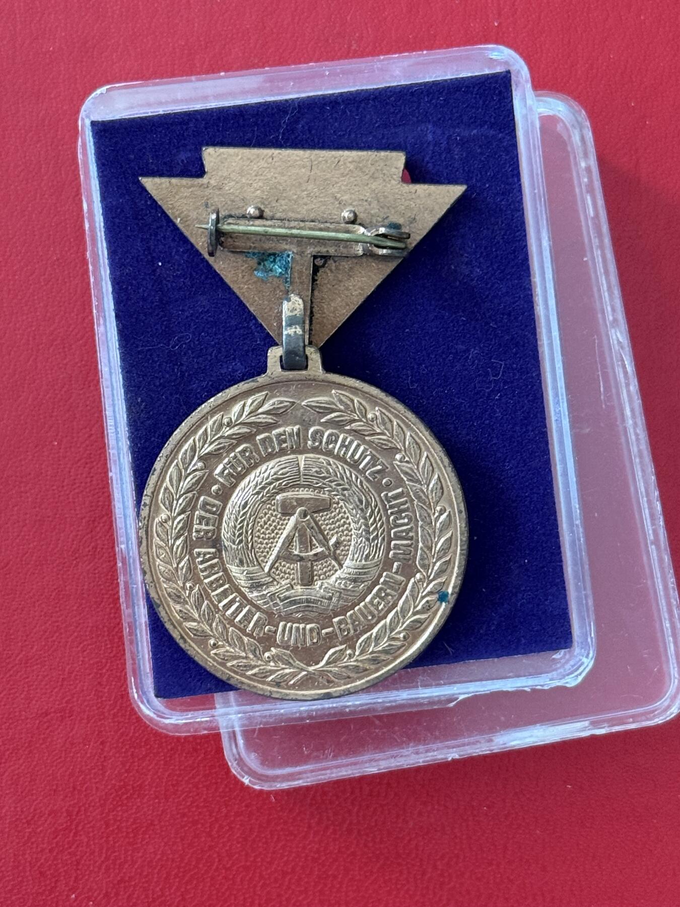 韵星假日军品类拍卖第50期 民主德国铜级人民军预备役优秀服务奖章带原盒