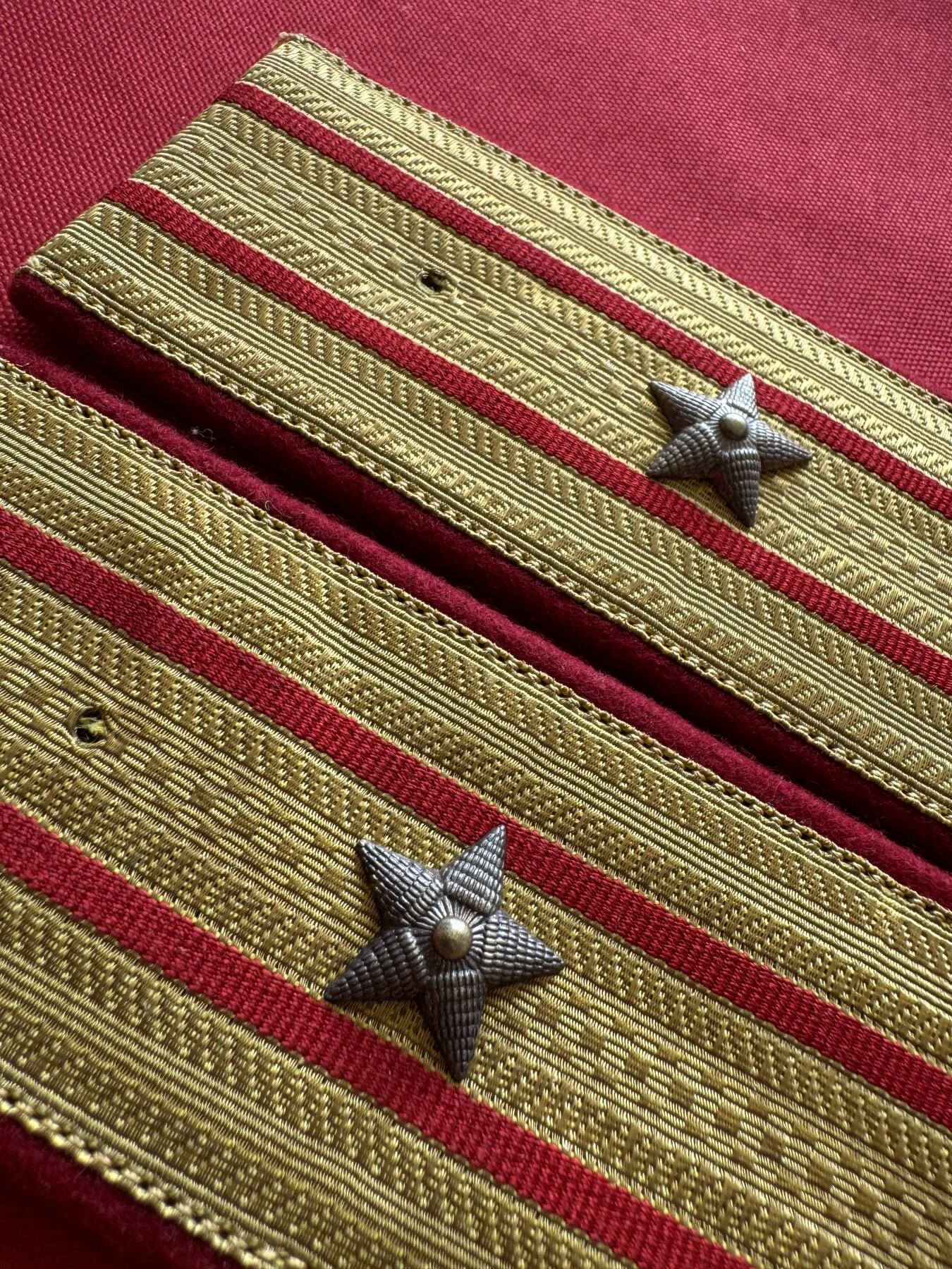 五哥徽章群   31号周二晚上八点4群联拍 肩章