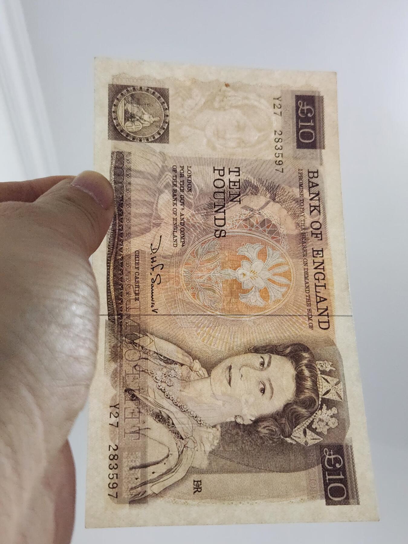 3月29号晚上8点 外国纸币自动截拍第48场 极美品票面有脏