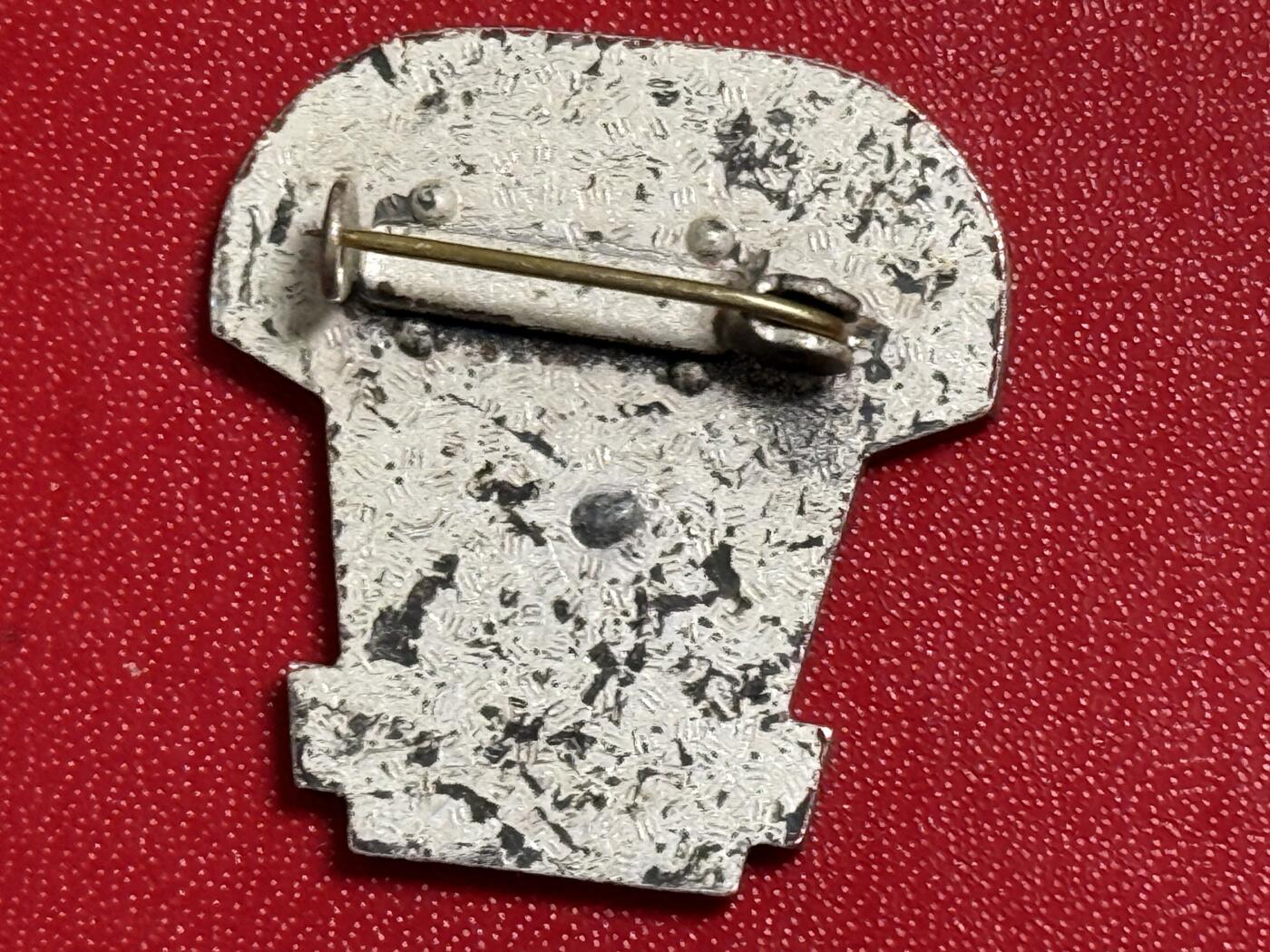 韵星假日军品类拍卖第50期 民主德国消防无私服务证章