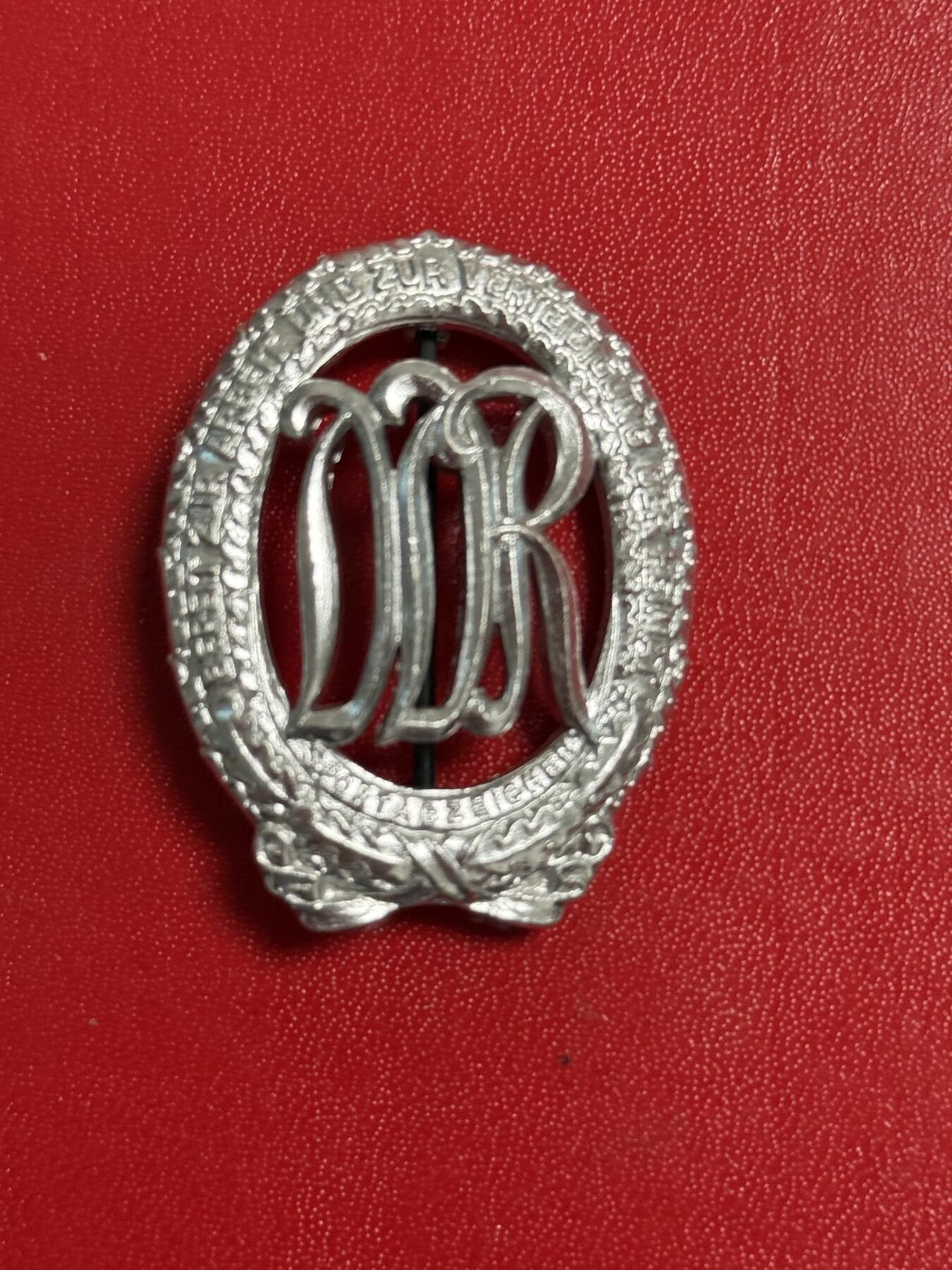 韵星假日军品类拍卖第50期 民主德国银级体育技能证章