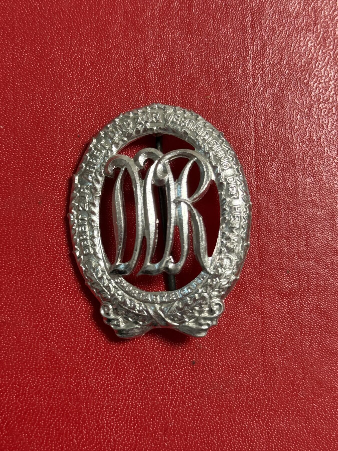 韵星假日军品类拍卖第50期 民主德国银级体育技能证章