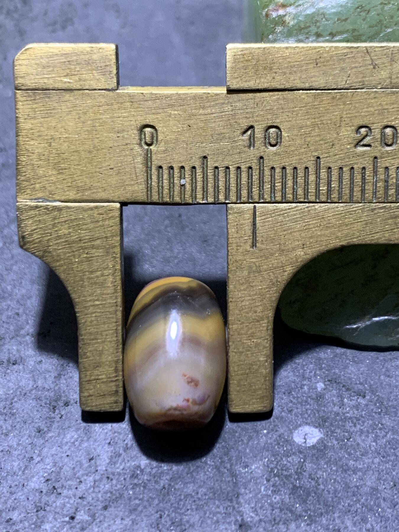 精美拉丝料战国红玛瑙桶珠一颗