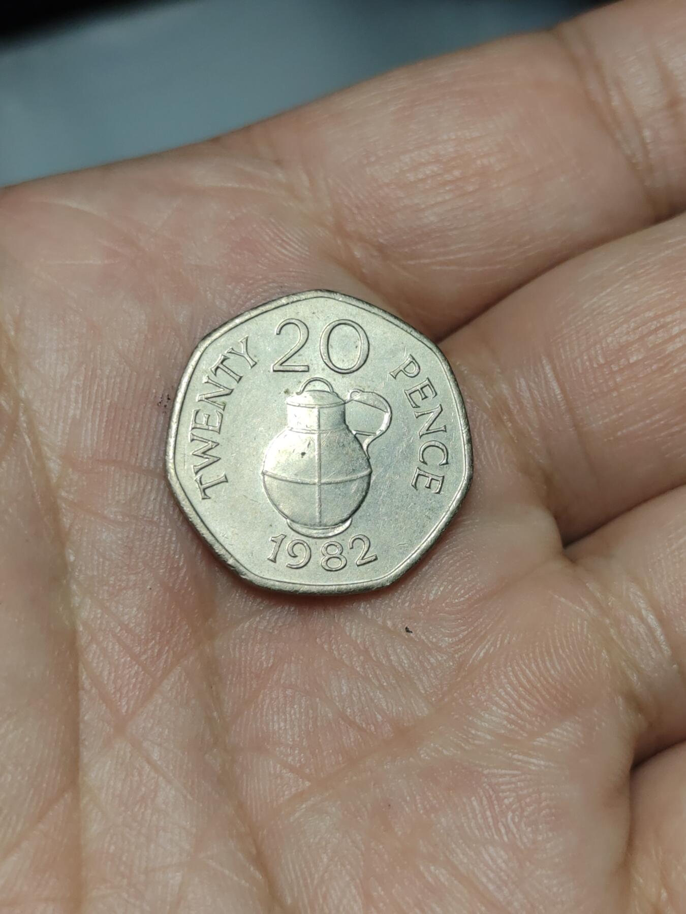 2026年第三十九场(总第二百零八场）外国好品散币场(免佣金) 少见–英属根西岛🇬🇬1982年20便士(伊丽莎白二世时期，十进制第二套，首发年仅发行2年)