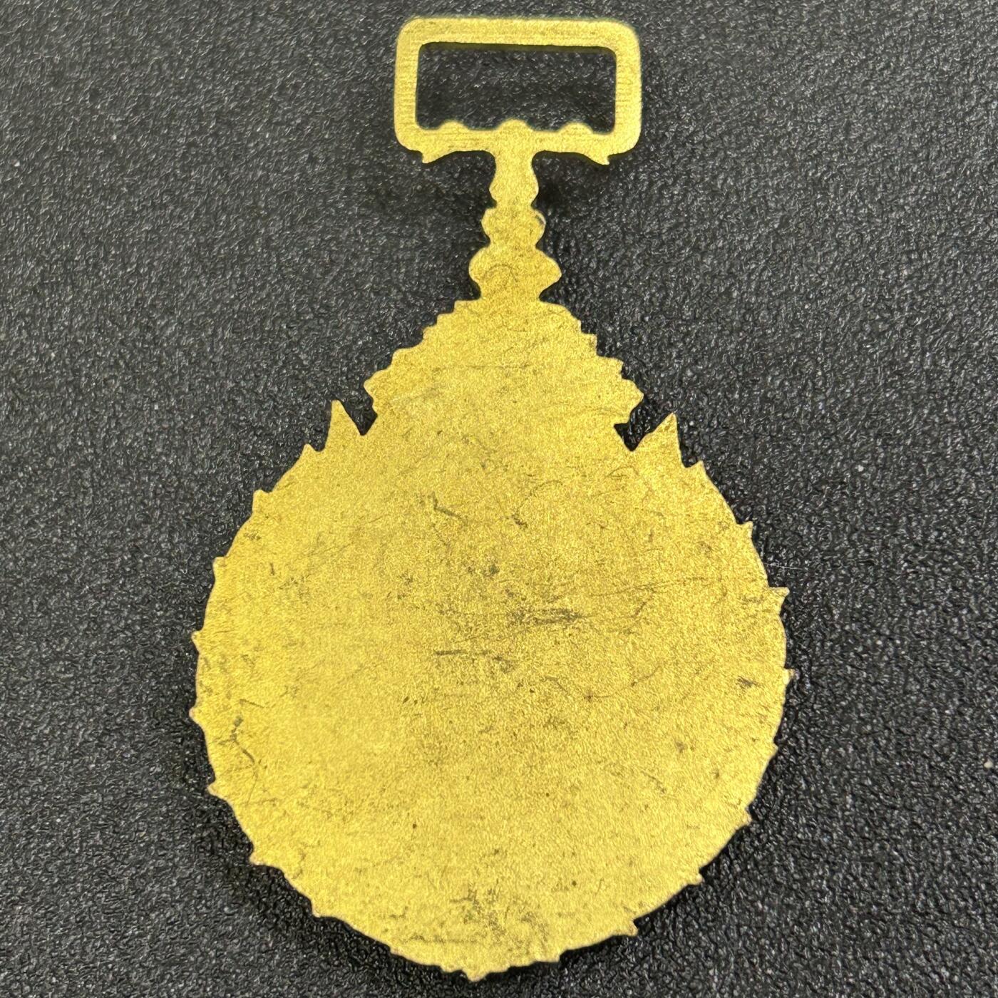 西秦中古拍卖第八十二期  老挝王国军官级教育功绩勋章 法国造版  1950年11月20日由老挝国王西萨旺创立，以表彰在公共教育、艺术和文学领域的杰出贡献