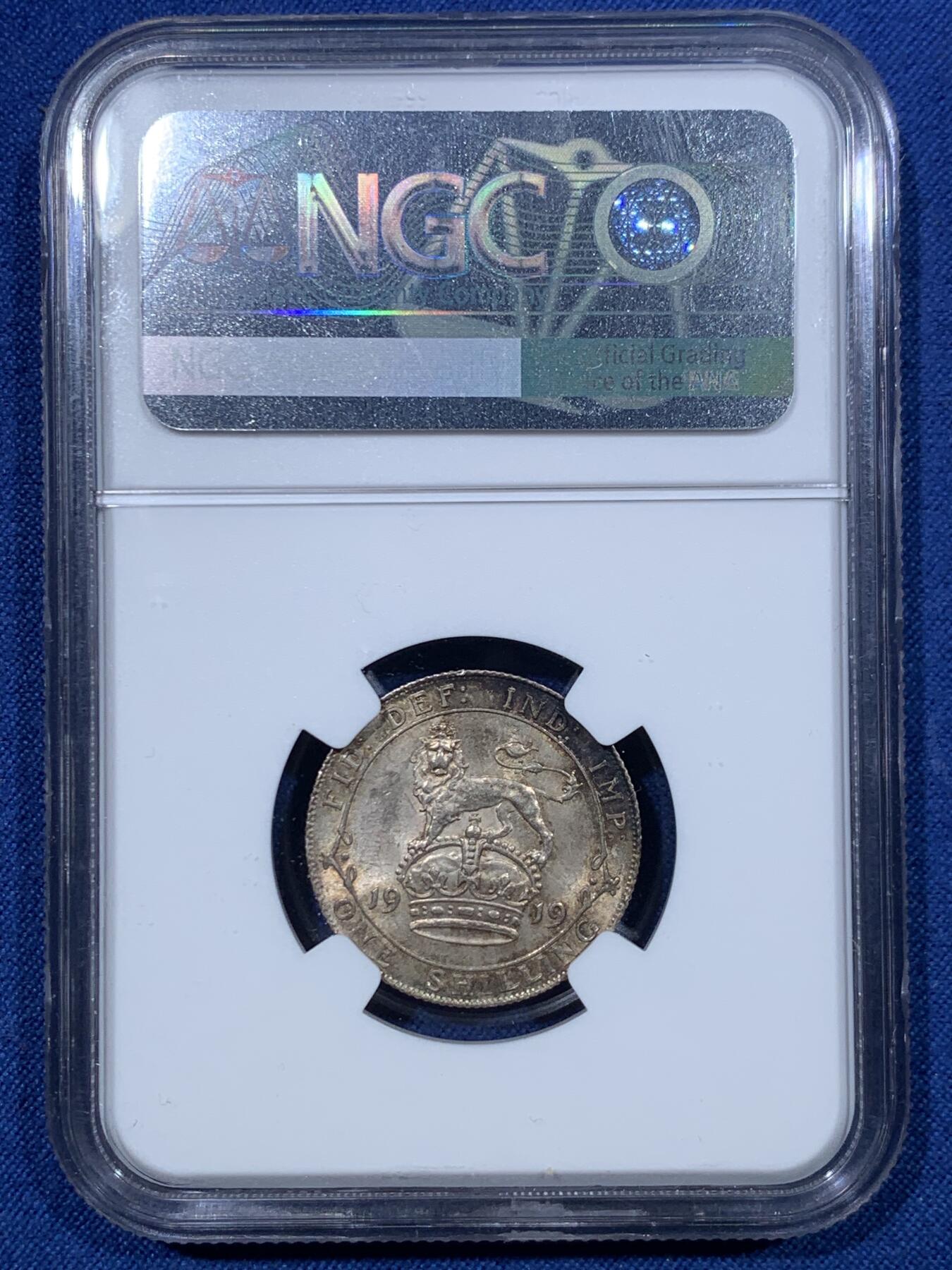 《竞宝斋》第476场 周日，周一 2场连拍 （全场包邮）欢迎送拍 NGC MS63 英国1919年乔治五世走狮1先令银币，高银版本，光度包浆一流，这个品相的1先令非常少见