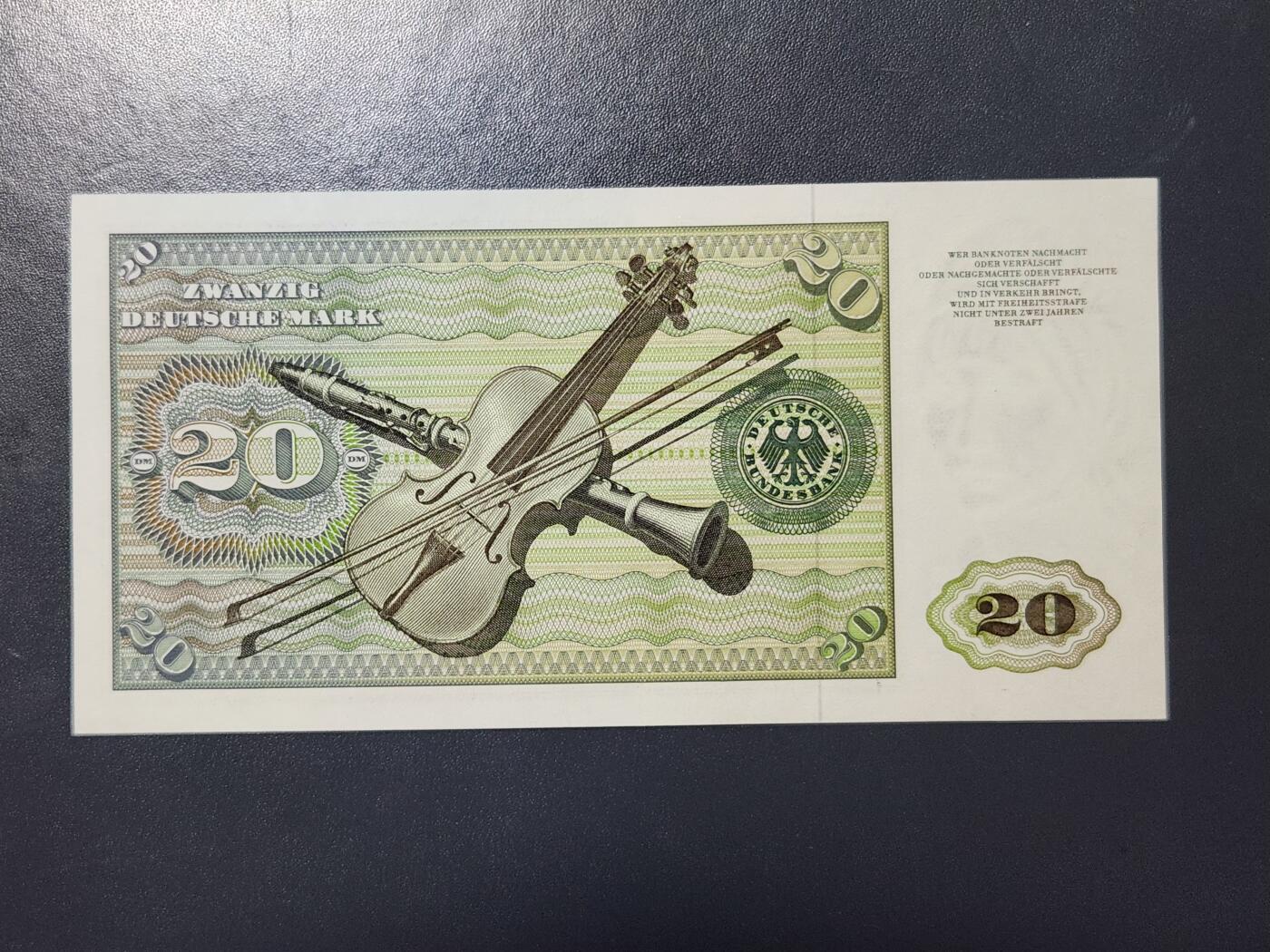 3月30号晚上8点 中外纸币自动截拍第49场 1977年20马克近新