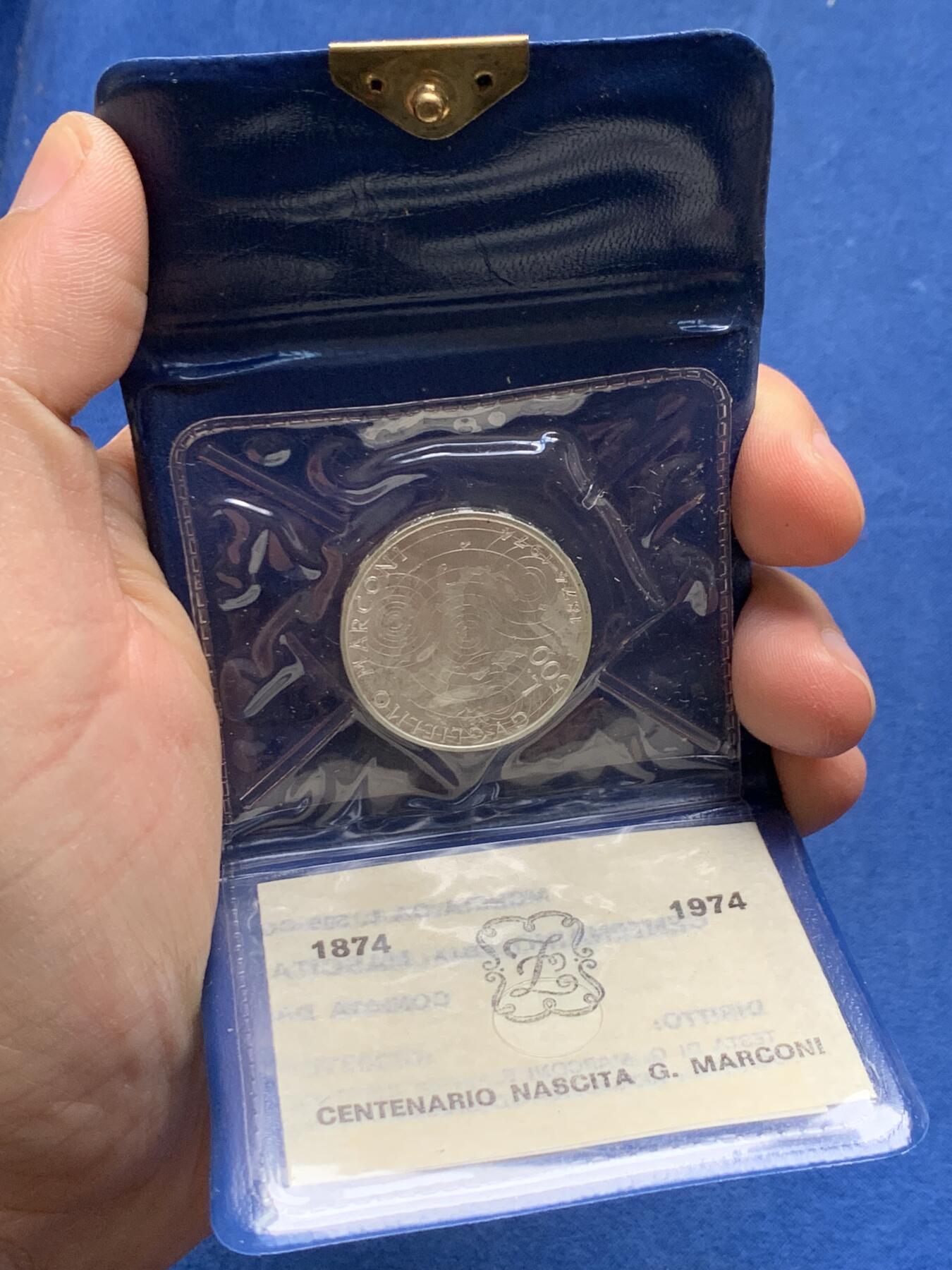 《竞宝斋》第476场 周日，周一 2场连拍 （全场包邮）欢迎送拍 小钱包 意大利1974年无线电报之父伽利尔摩·马可尼诞辰100周年500里拉纪念银币 背面意大利地图配无线电花纹很有设计感 835银 11克