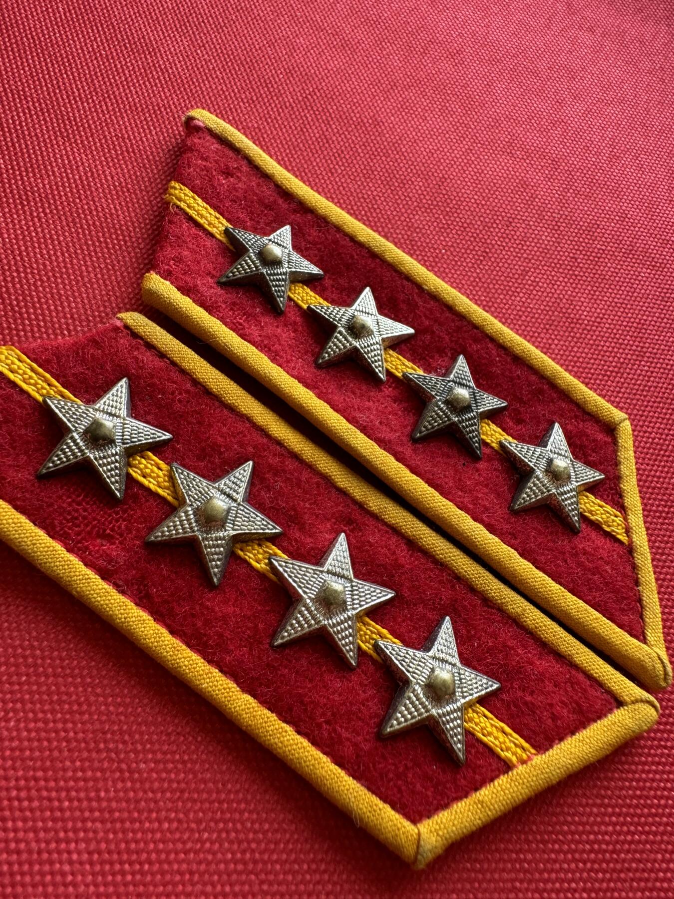 五哥徽章群   31号周二晚上八点4群联拍 领章