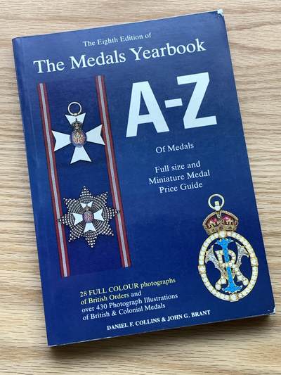 《竞宝斋》第476场 周日，周一 2场连拍 （全场包邮）欢迎送拍 - 勋章年鉴(第八版)A-Z全尺寸及微型勋章价格指南，28张英国勋章与勋位全彩照片，430余幅英国及殖民地勋章实物插图