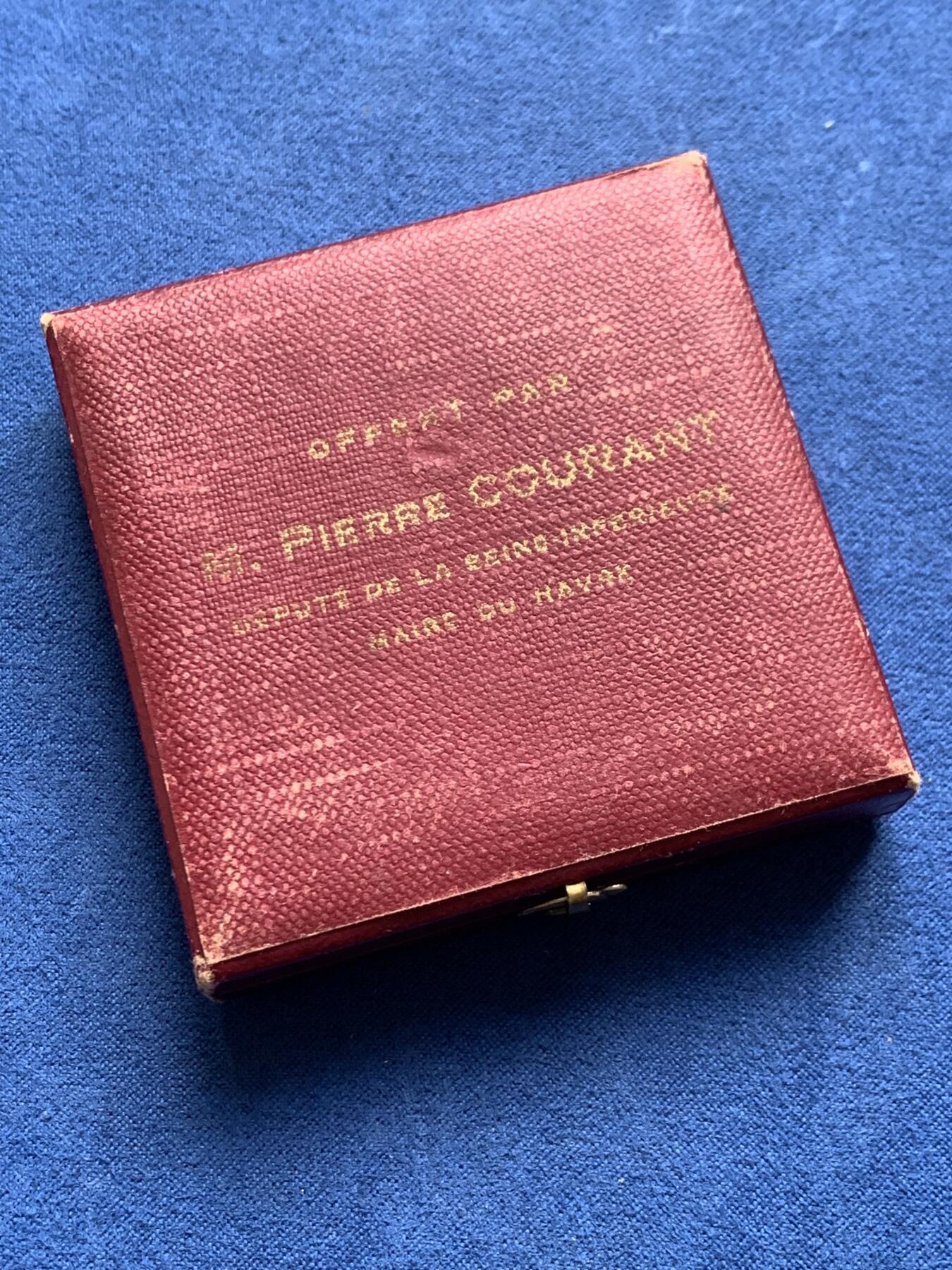 《竞宝斋》第476场 周日，周一 2场连拍 （全场包邮）欢迎送拍 法兰西玛丽安娜女神铜章 正面头像 38.7克 40.8mm 三角铜标 带原盒