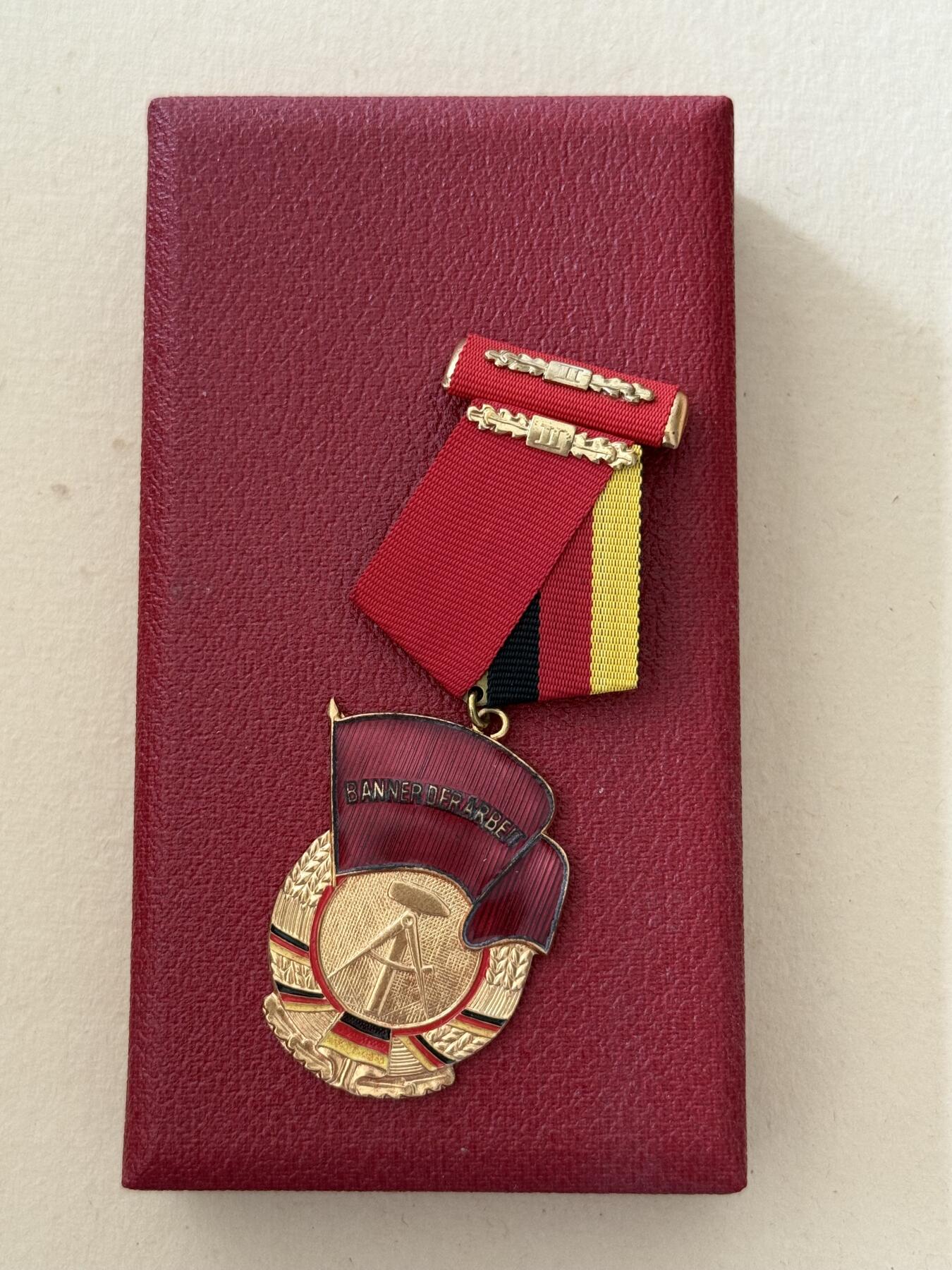 云宸嘉赏-勋臻文献佳藏优品精选场次（低佣 转发佣金红包） 东德 二级劳动红旗勋章