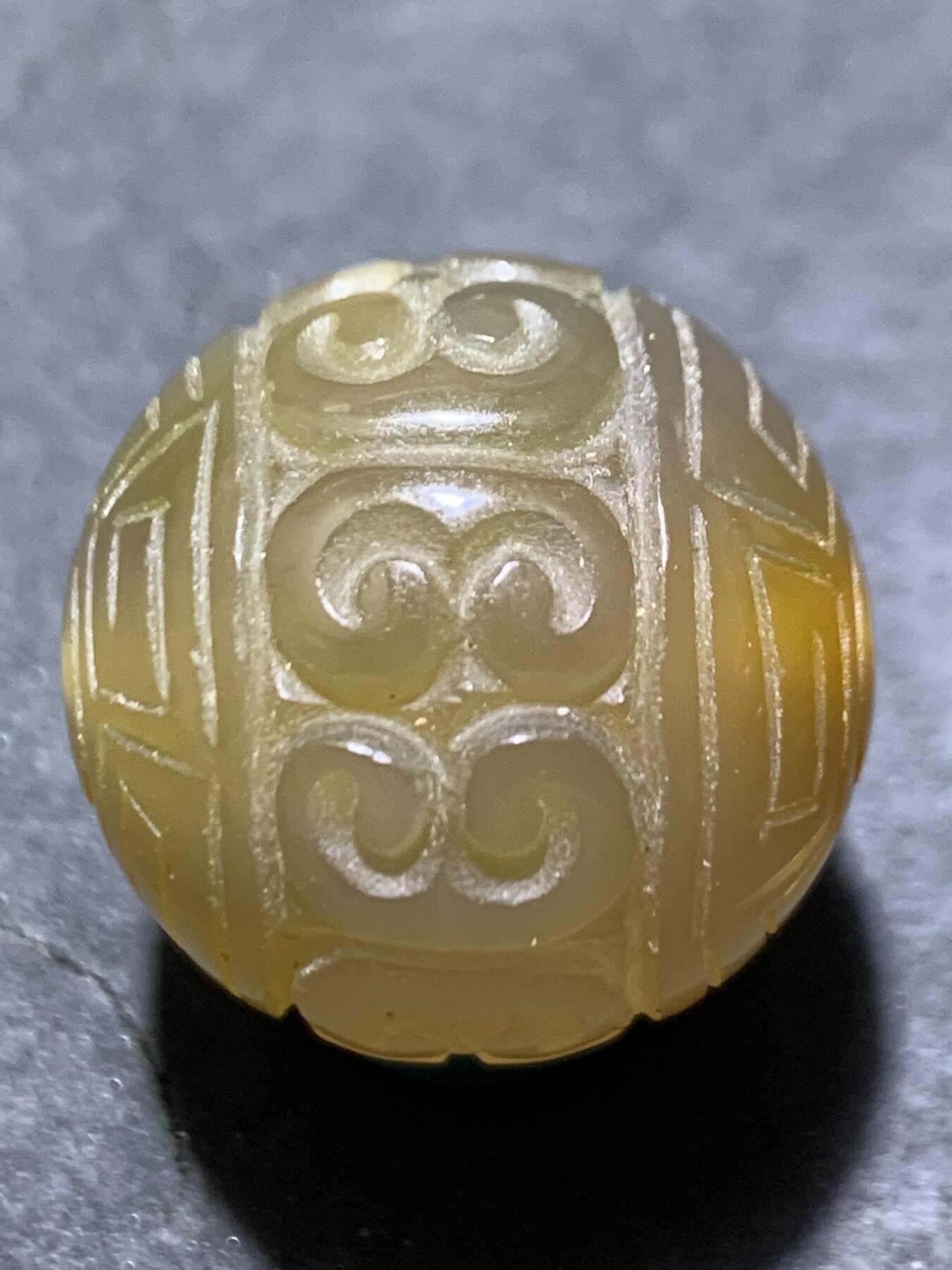 精美高润度冻料飘鸡油黄原皮蒙料战国红玛瑙雕刻回纹2.0珠子一颗，