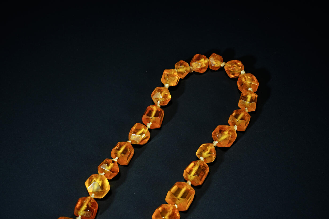 上海都达杂项专场六十七【全场包邮】 清代欧洲回流天然老蜜蜡菱形项链95-11