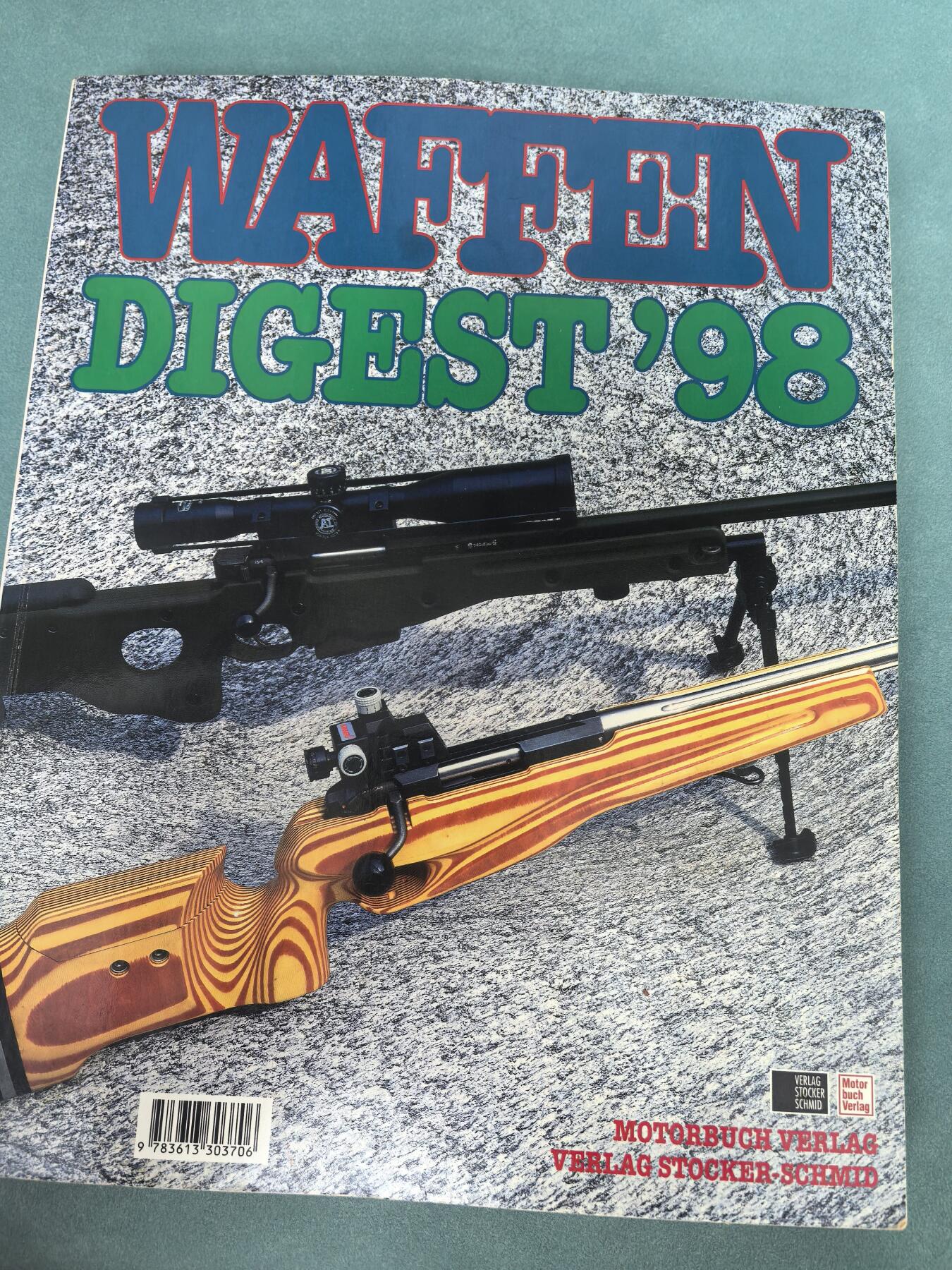 盛世勋华——号角文化勋章邮票专场拍卖第311期 德国出版 武器文摘1998年年鉴 厚达384页
