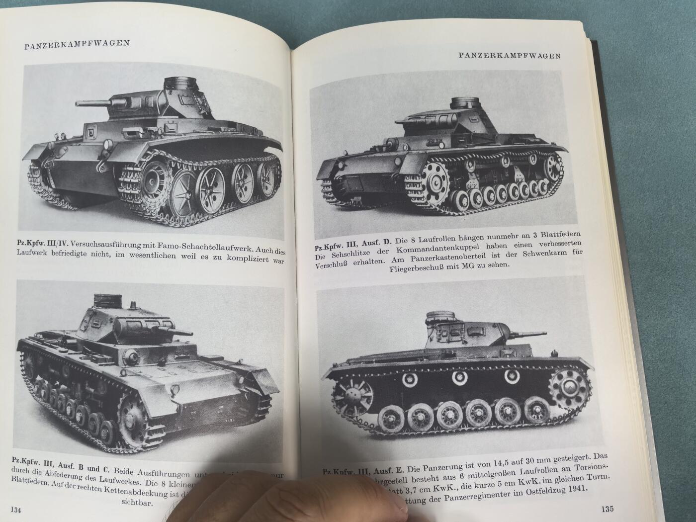 盛世勋华——号角文化勋章邮票专场拍卖第311期 德语版 德国坦克装甲车辆1926-1945 厚达346页