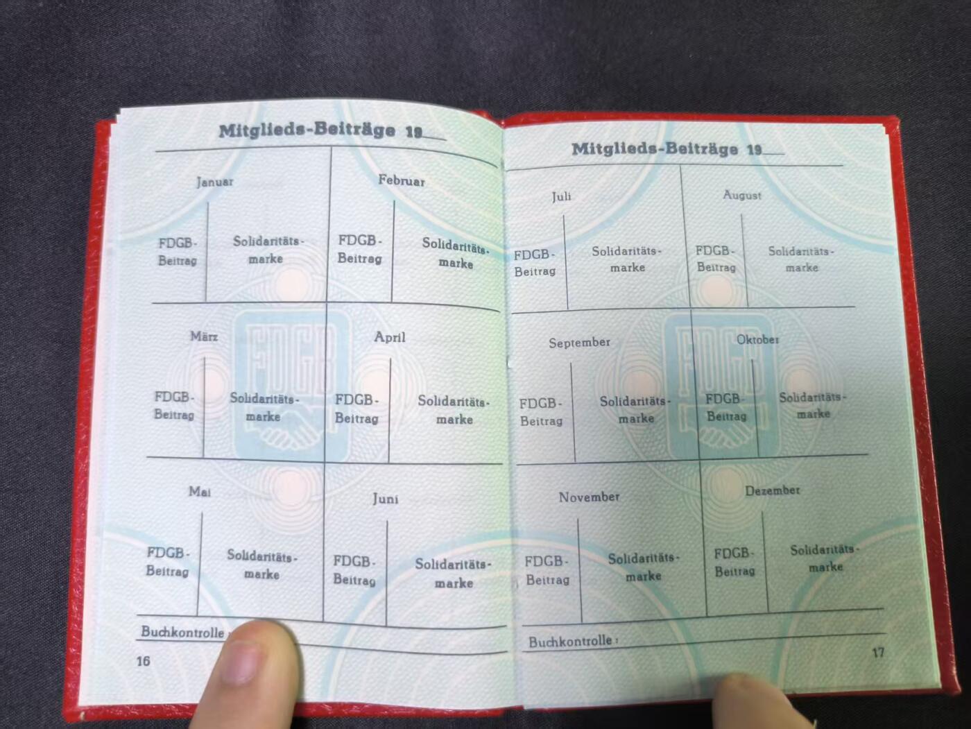 云宸嘉赏-勋臻文献佳藏优品精选场次（低佣 转发佣金红包） 民主德国自由联合工会证  少见漆皮版本  III5538334号  全新空白 赠友佳品 