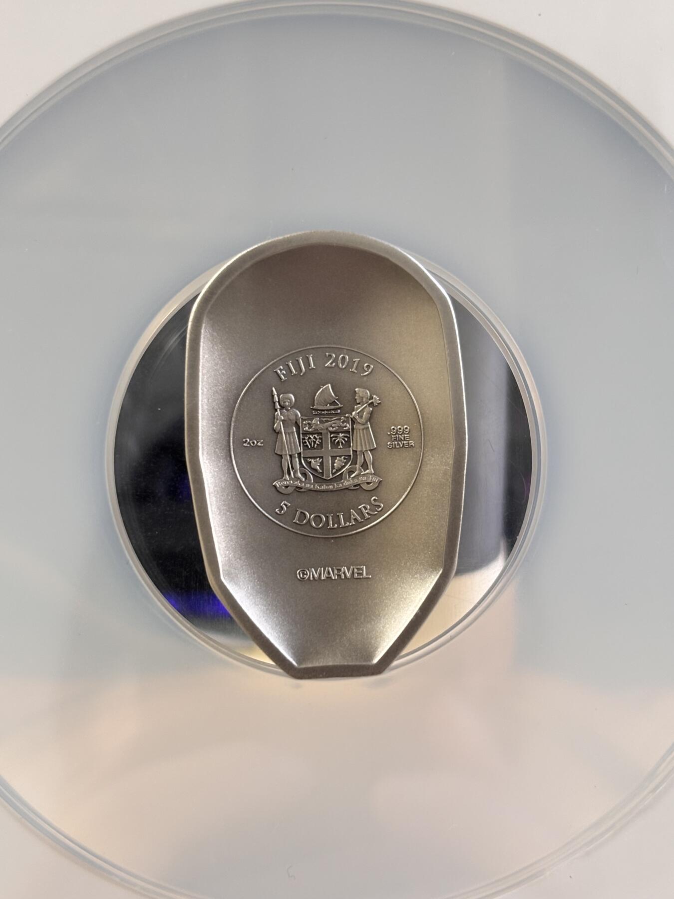 第196期拍卖 斐济2019年漫威系列钢铁侠面具实物形2盎司银币NGC-MS69，999银，发行5000枚