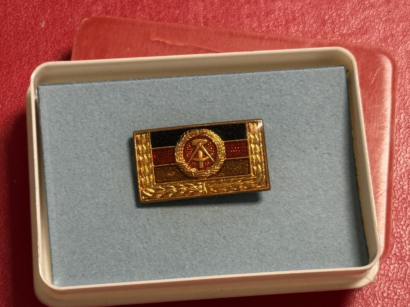 韵星假日军品类拍卖第50期 民主德国集体劳动五次获得带原盒