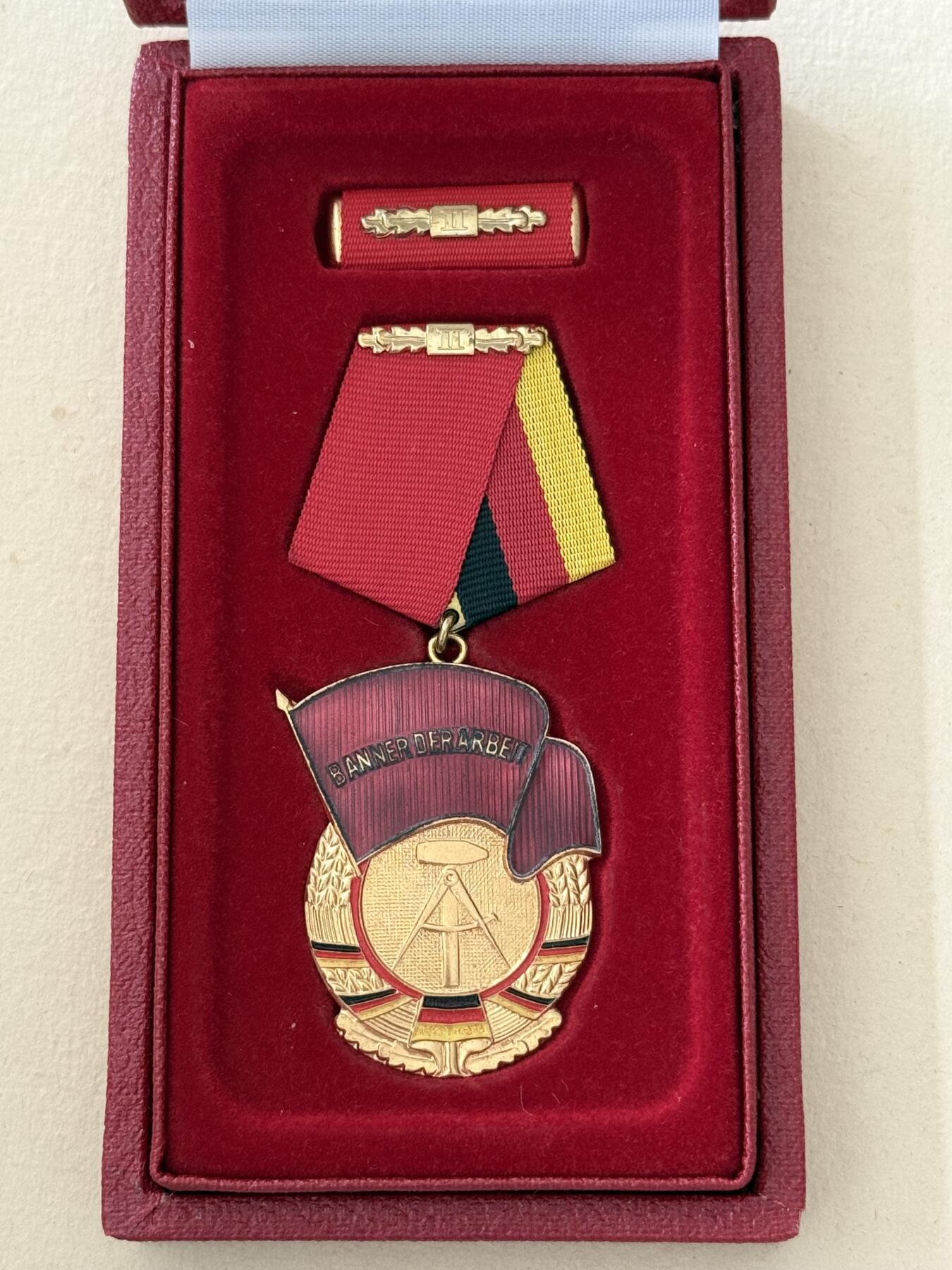 云宸嘉赏-勋臻文献佳藏优品精选场次（低佣 转发佣金红包） 东德 二级劳动红旗勋章