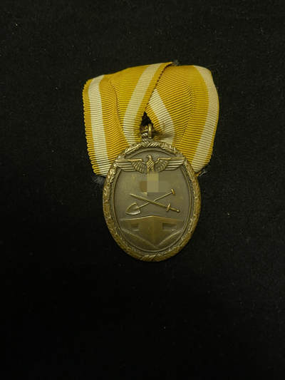 专场 - 徳三西墙礼服挂