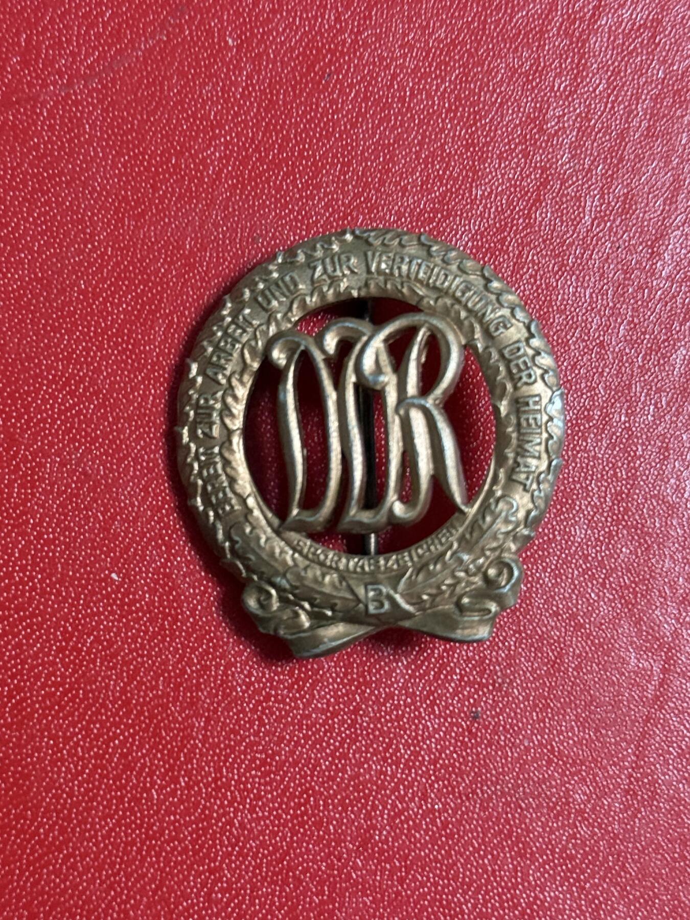 韵星假日军品类拍卖第50期 民主德国铜级体育技能证章