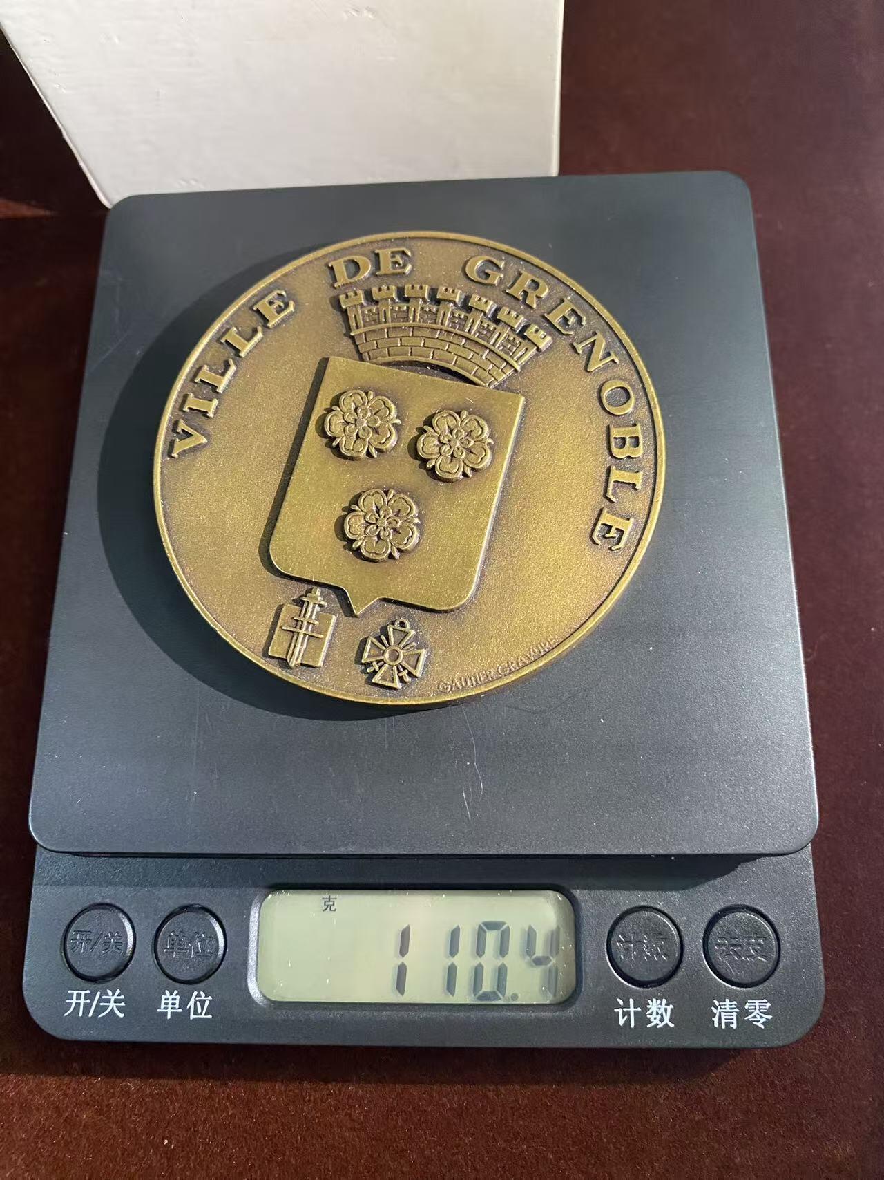 日日生财—方圆世界（全场包邮）第二场 1968年格勒诺布尔冬季奥运会的铜质纪念铜章 110.4克 直径68mm