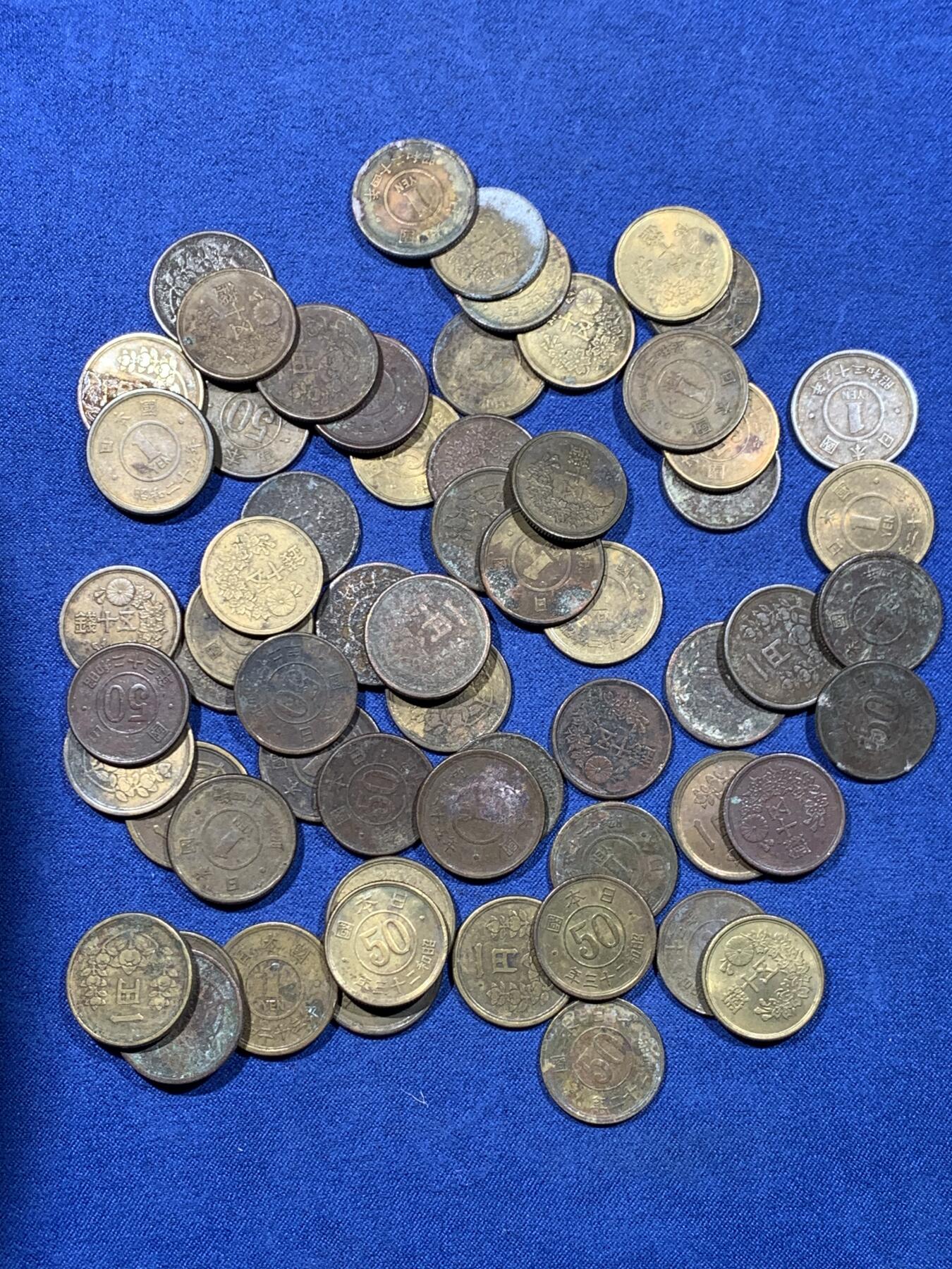 《竞宝斋》第476场 周日，周一 2场连拍 （全场包邮）欢迎送拍 日本 1946-1947年 一元/五十钱 约60枚 重约185克