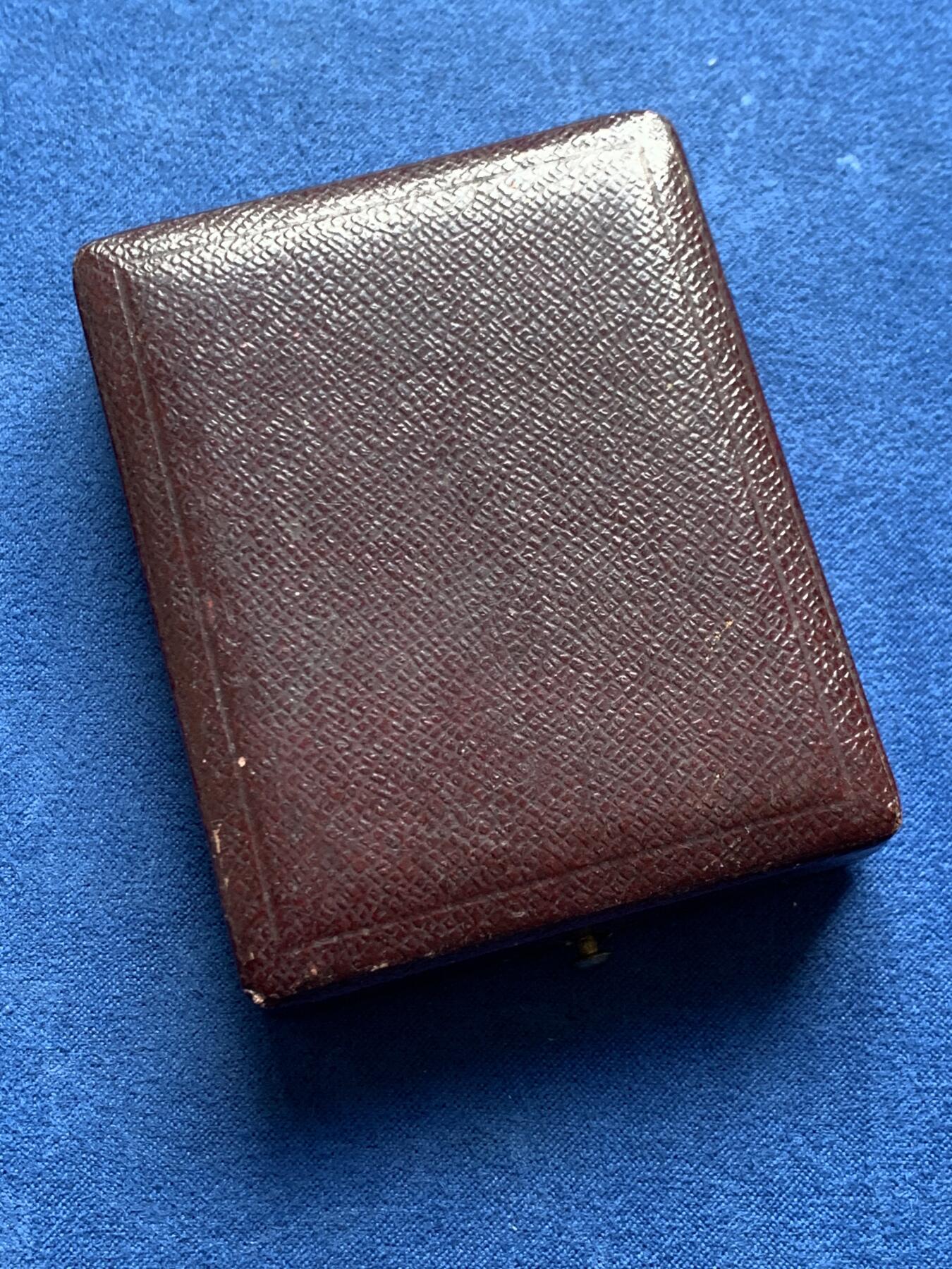 《竞宝斋》第476场 周日，周一 2场连拍 （全场包邮）欢迎送拍 法国玛丽安娜镀金铜章 41.1克 45.9mm 铜标边铭 带盒