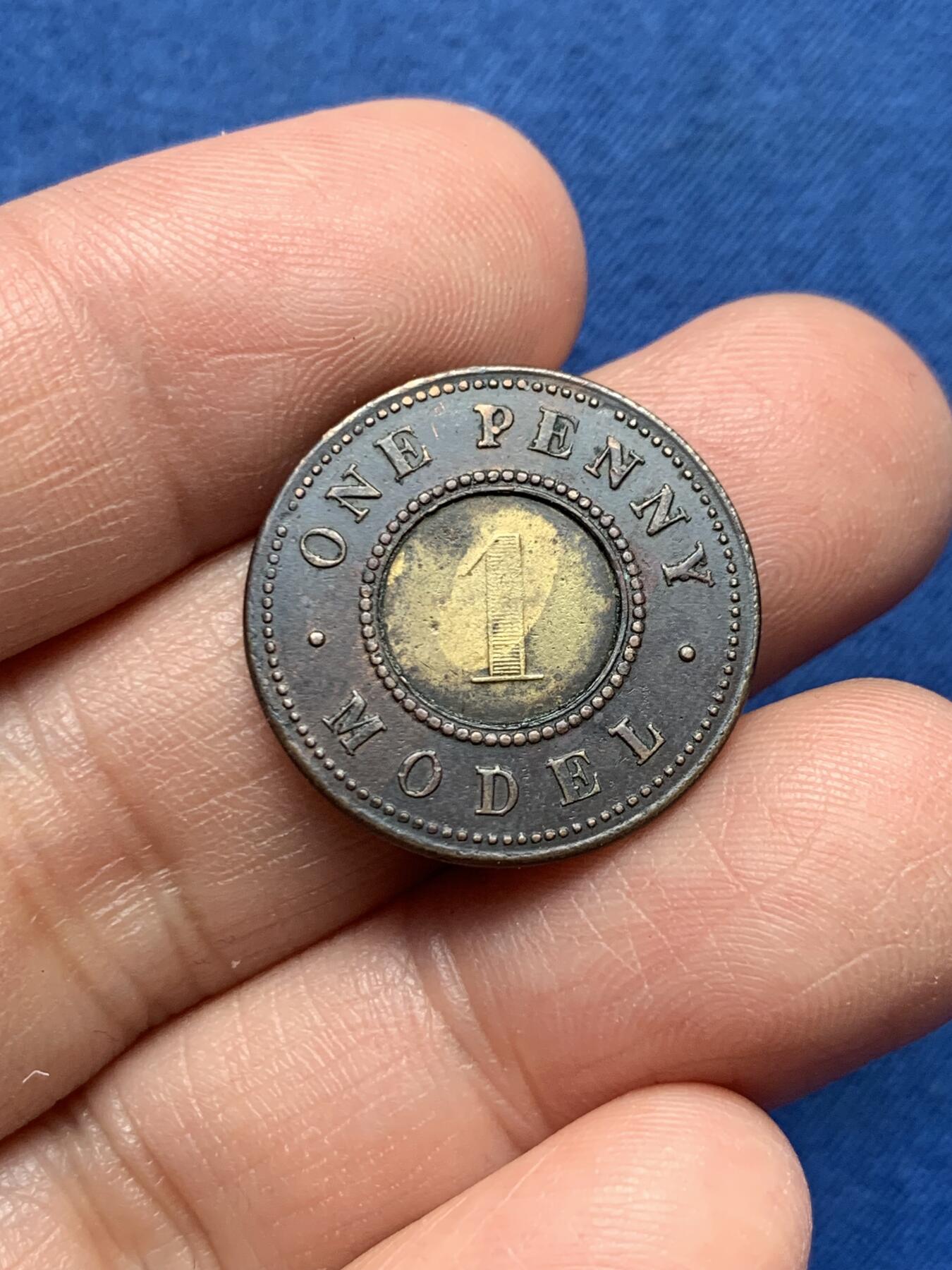 《竞宝斋》第476场 周日，周一 2场连拍 （全场包邮）欢迎送拍 英国 1844年 一便士 双色代用币 人像清晰 凹凸可见 体现近200年前英国超前嵌入式的制币技术