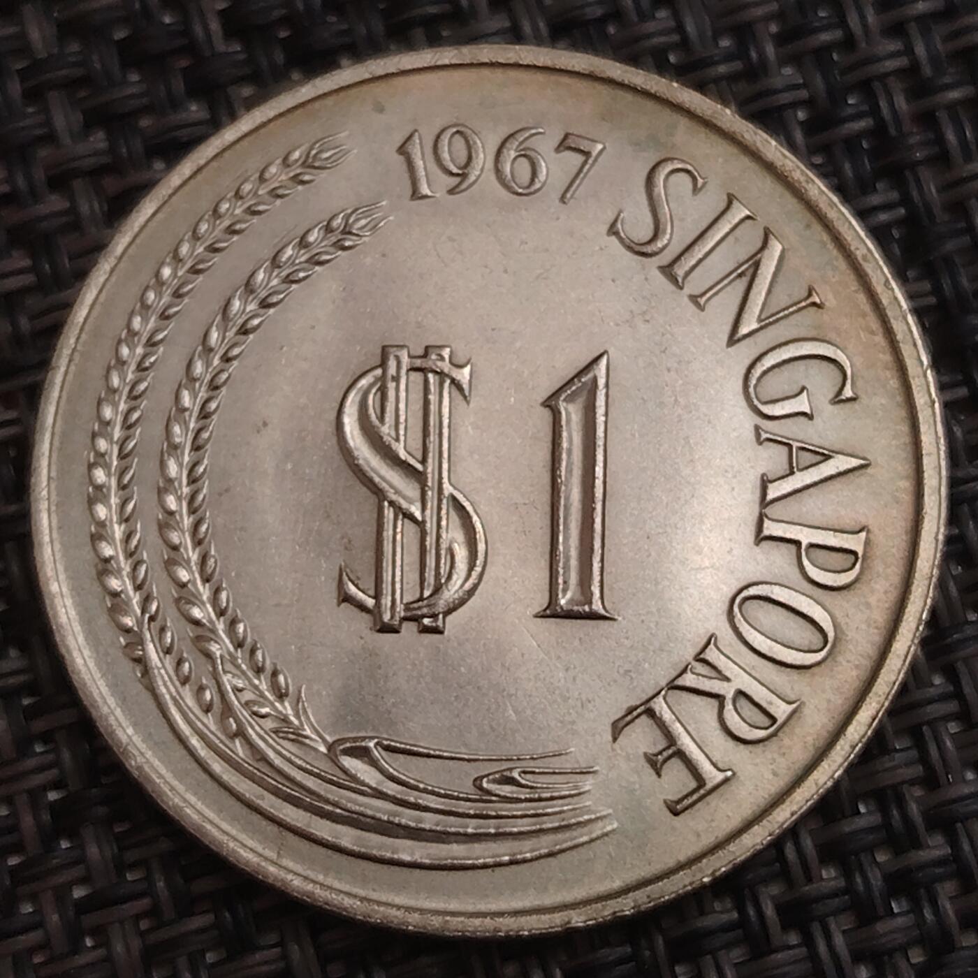 布加迪🐬～世界钱币(上海)🌾第 284 期 /  各国套币和散币 新加坡🇸🇬 1967年 1元 