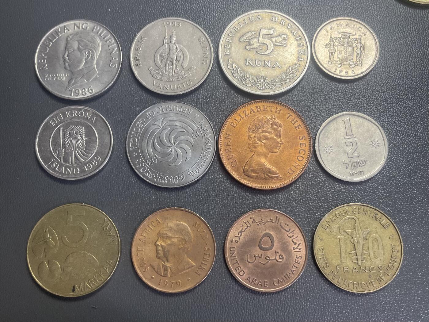 回流0406 12个国家硬币上的动物