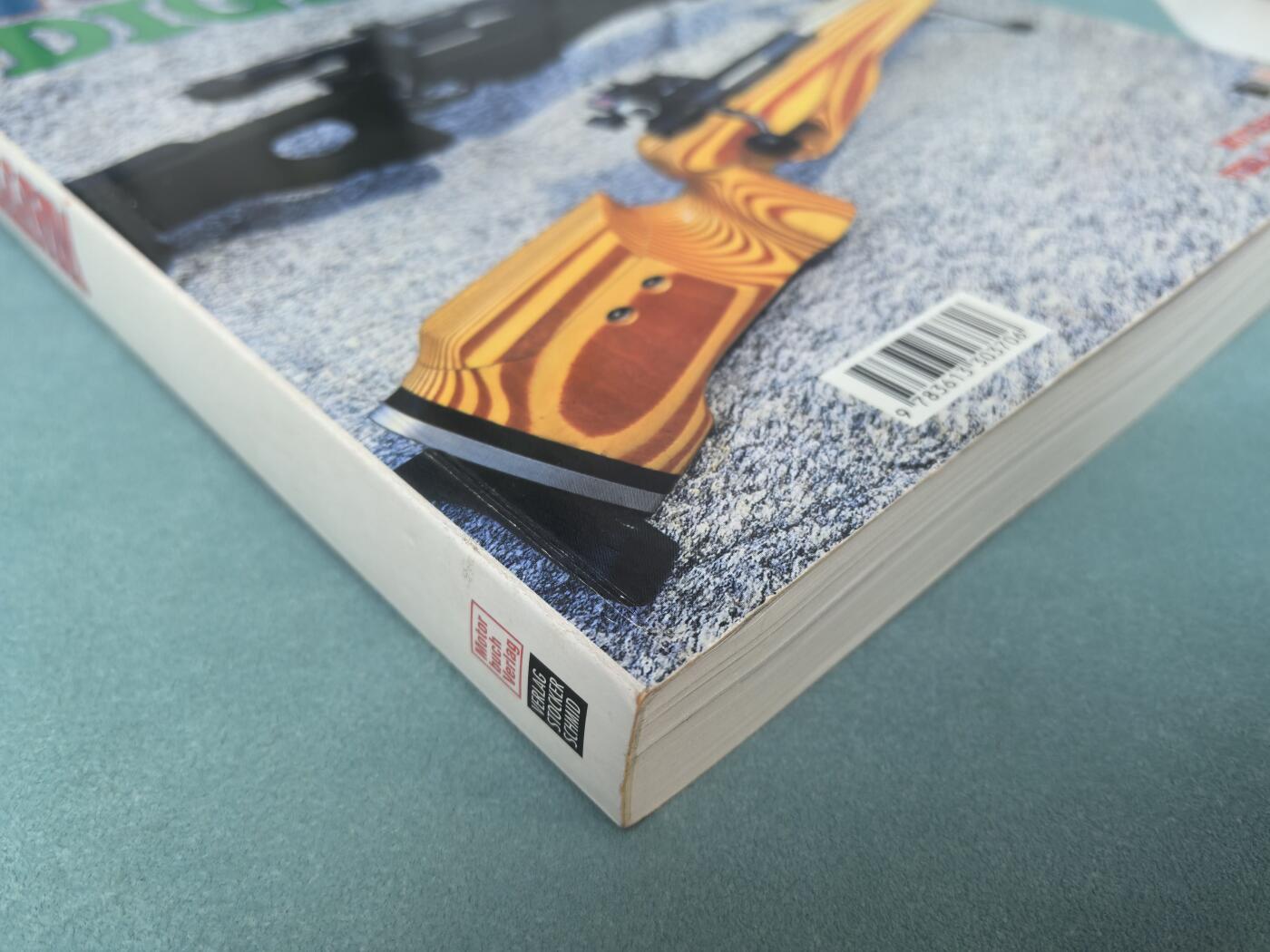 盛世勋华——号角文化勋章邮票专场拍卖第311期 德国出版 武器文摘1998年年鉴 厚达384页