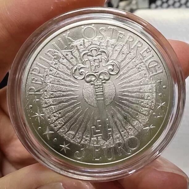 精品币专拍场 神话生物系列-2 马头鱼尾兽 奥地利2026年3欧元彩色黑光纪念币UNC