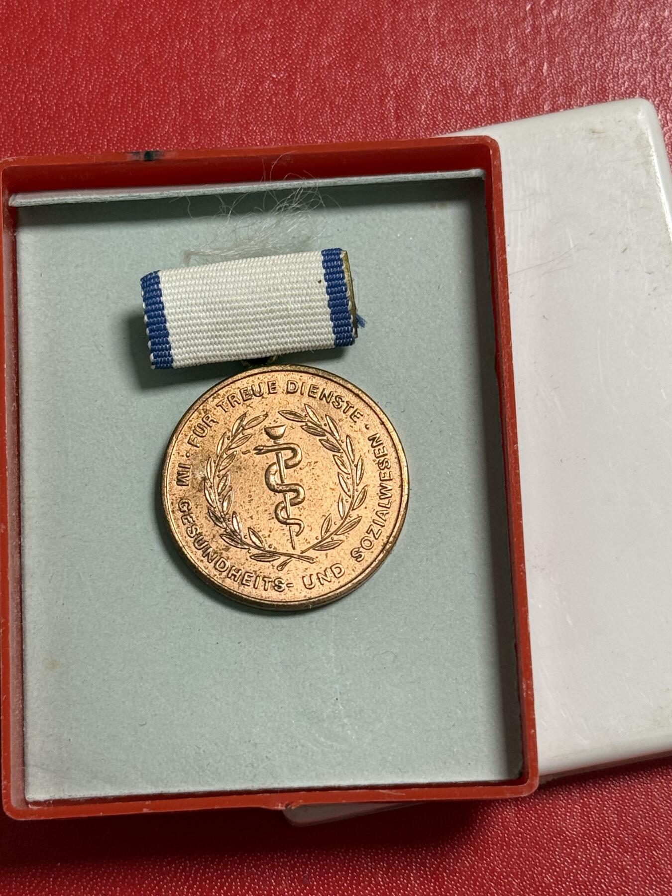 韵星假日军品类拍卖第50期 民主德国铜级卫生与公共医疗忠诚服务奖章带原盒