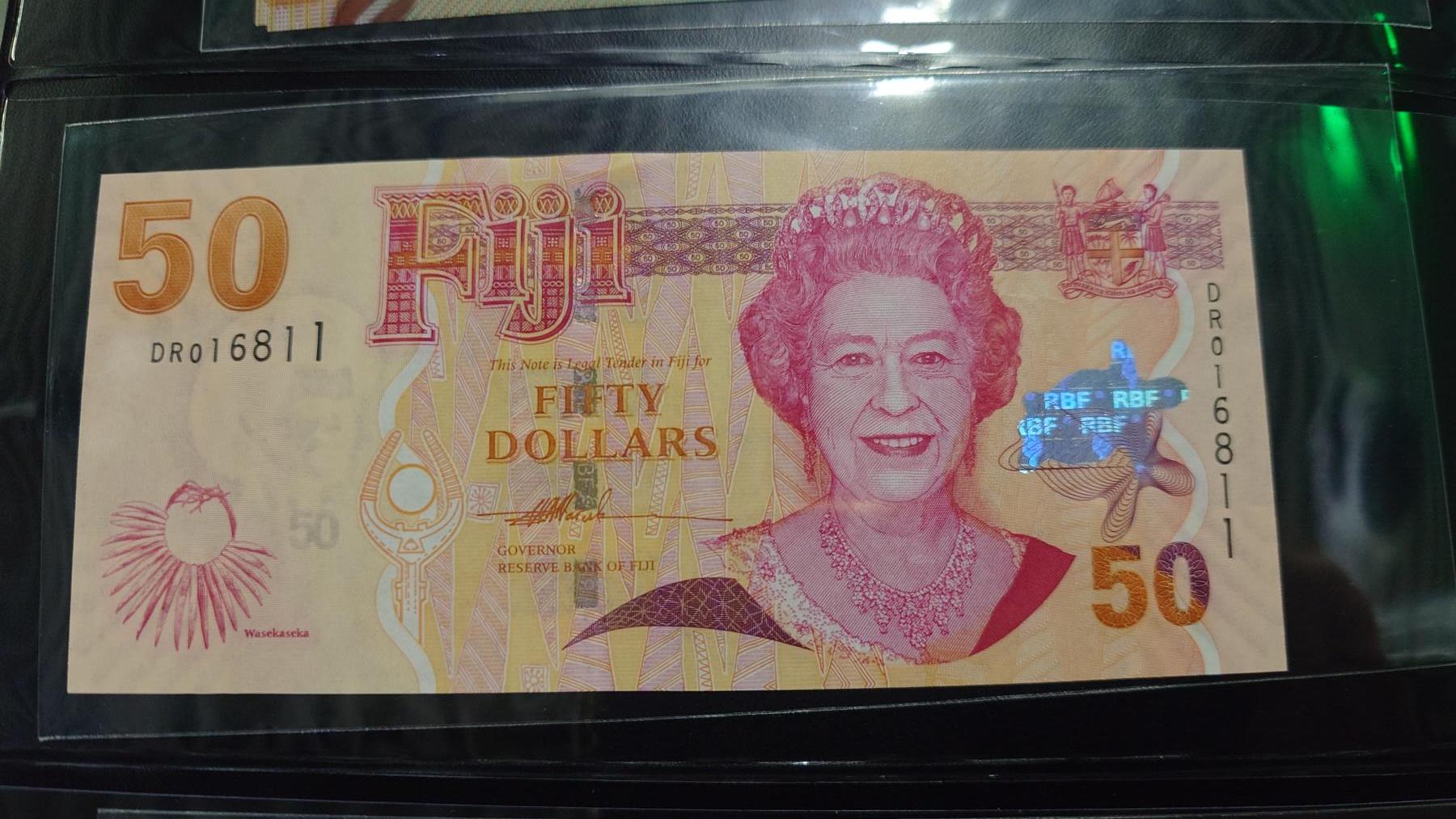 世界钱币～微拍第242期暨2026年第23期  老库存每款各1-2张清仓低价起拍 2007年斐济50元 全新绝品无47倒置号