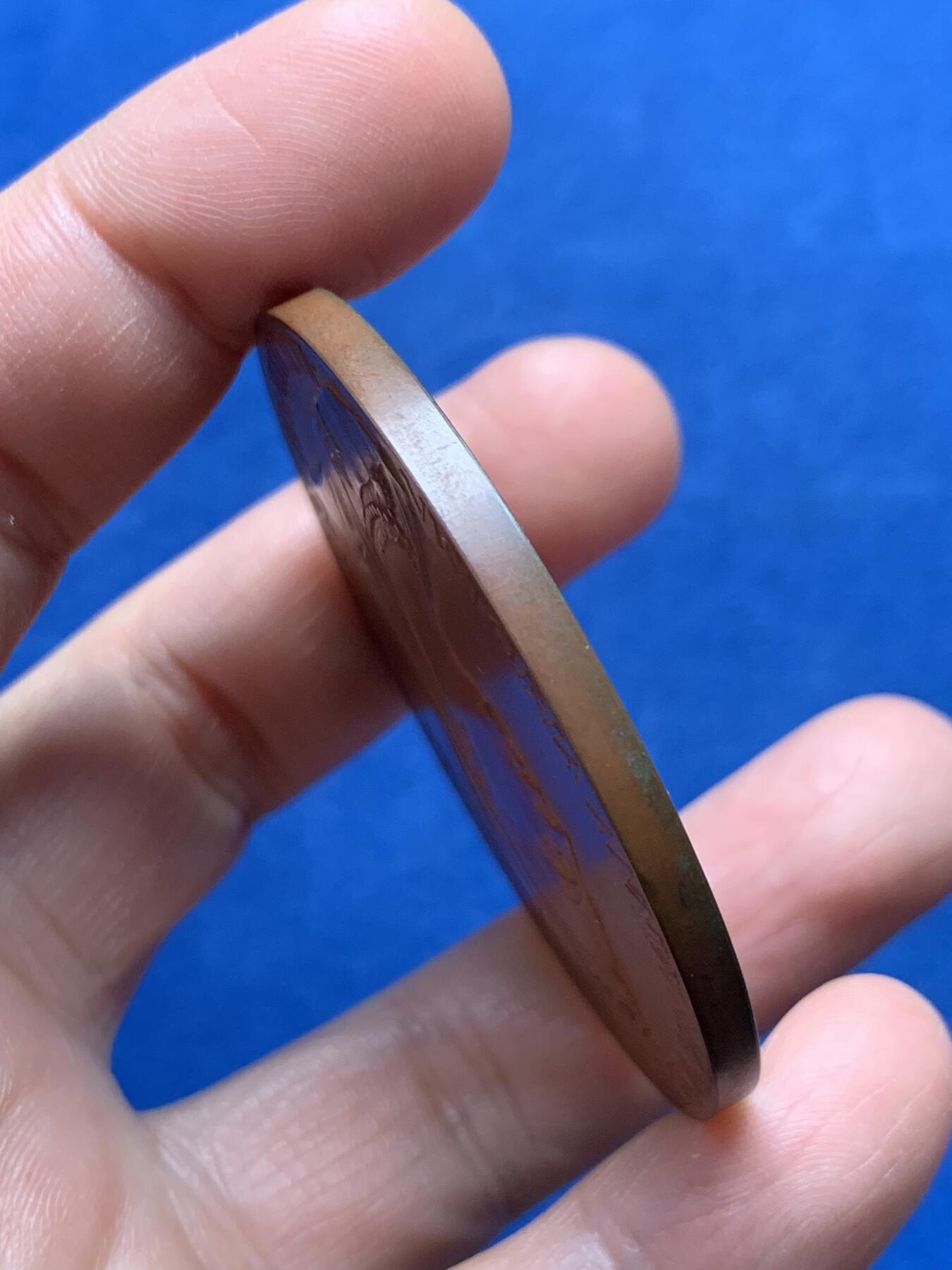 《竞宝斋》第476场 周日，周一 2场连拍 （全场包邮）欢迎送拍 英国1897年维多利亚女王登基60周年纪念大铜章 74.8克 55.4mm