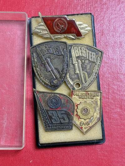 韵星假日军品类拍卖第50期 - 民主德国徽章一组 民防 工战队 内务部