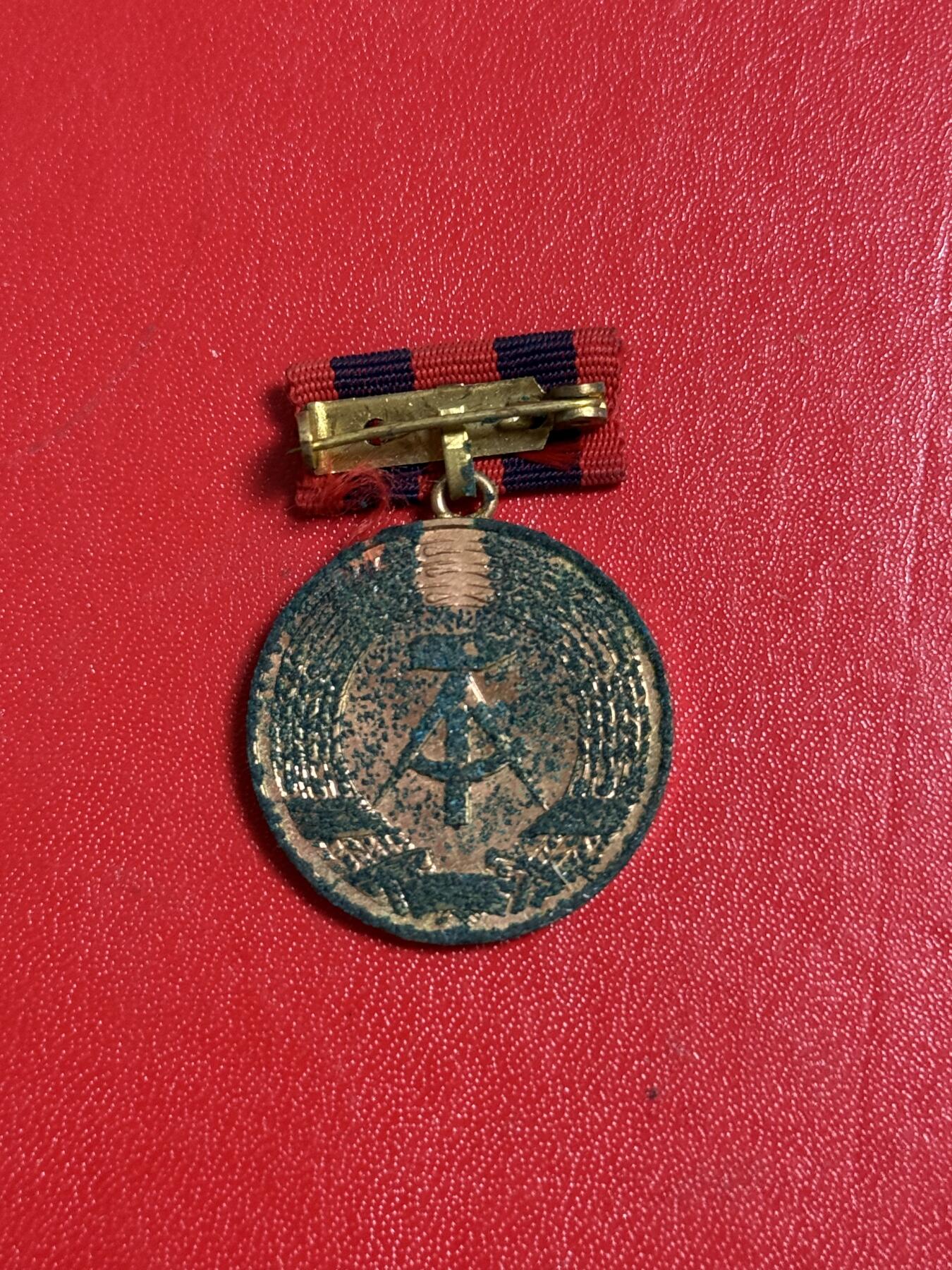 韵星假日军品类拍卖第50期 民主德国铜级支援消防忠诚服务奖章