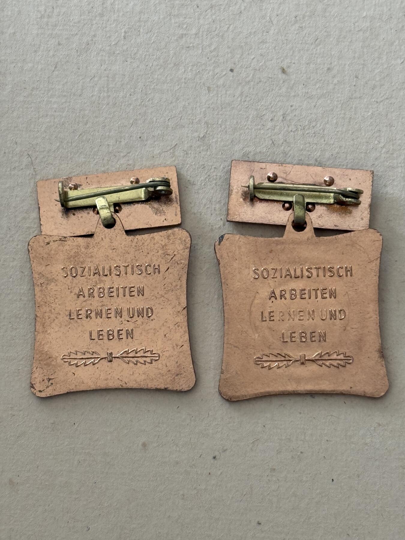 云宸嘉赏-勋臻文献佳藏优品精选场次（低佣 转发佣金红包） 民主德国集体劳动荣誉奖章一组 