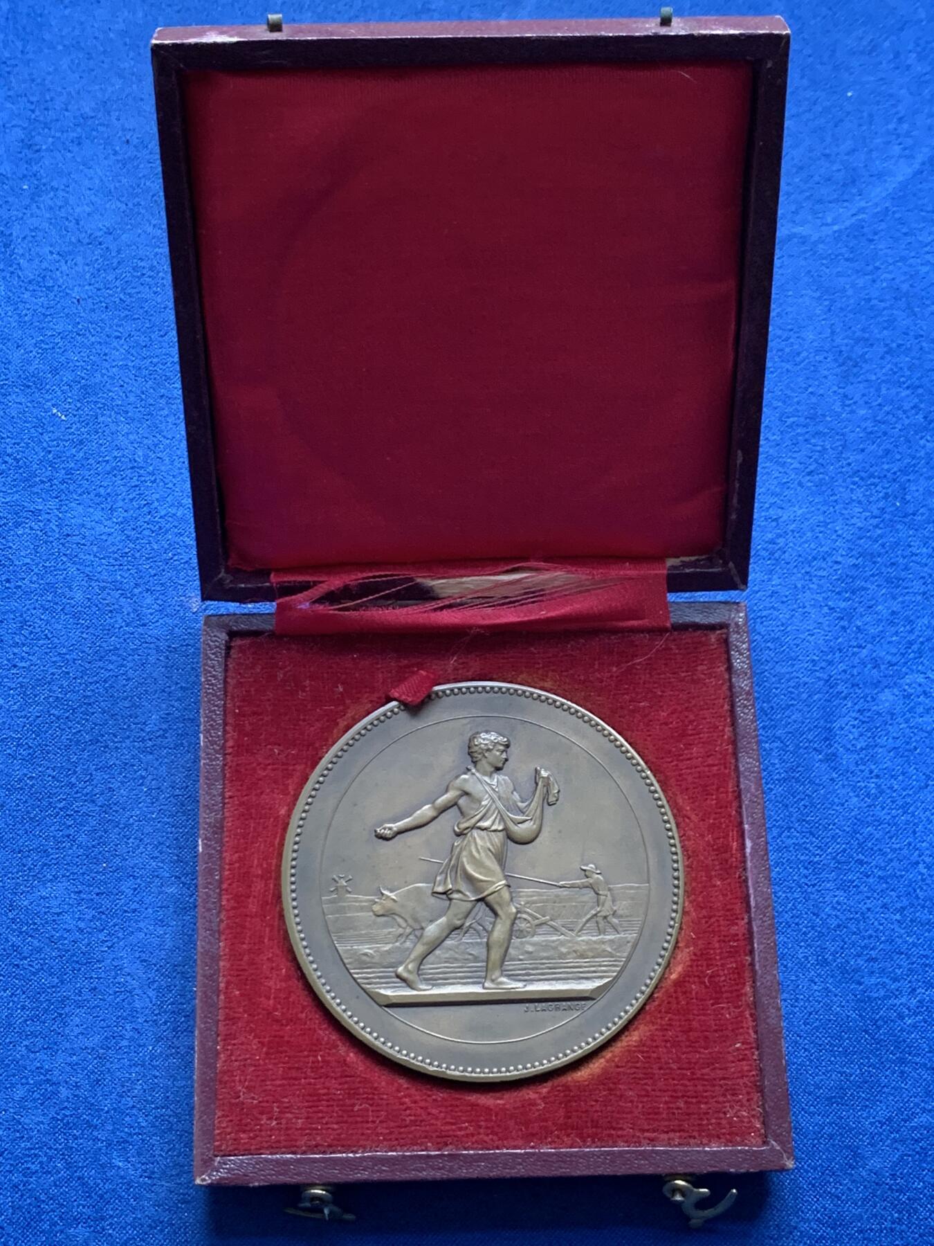 《竞宝斋》第476场 周日，周一 2场连拍 （全场包邮）欢迎送拍 法国播种者农业铜章 90.5克 56.7mm 丰饶角铜标 带盒