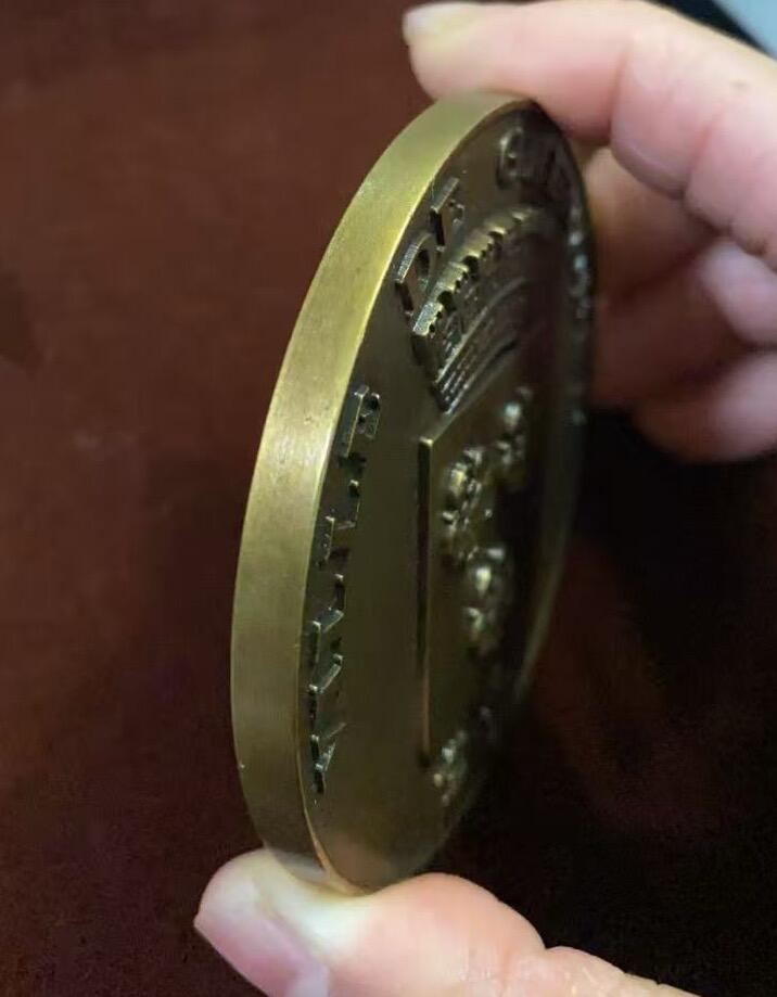 日日生财—方圆世界（全场包邮）第二场 1968年格勒诺布尔冬季奥运会的铜质纪念铜章 110.4克 直径68mm