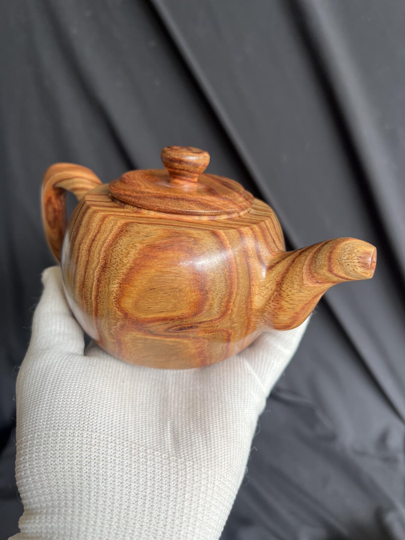 零元拍：越南黄花梨精工摆件茶壶把把壶，一块料制成，尺寸约：18（含壶把）/9CM。