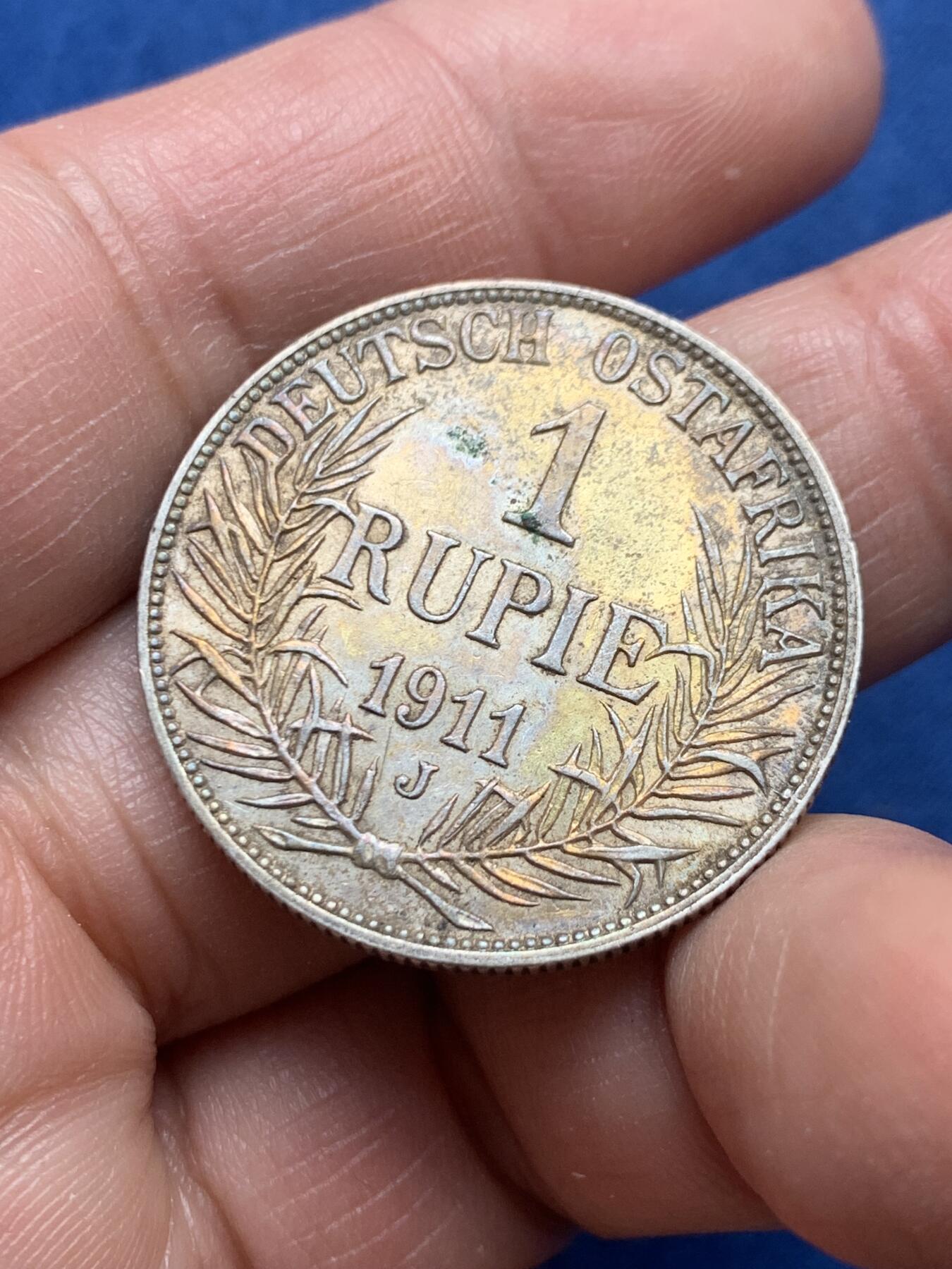 《竞宝斋》第476场 周日，周一 2场连拍 （全场包邮）欢迎送拍 德属东非1911年1卢比银币 转光人像清晰好品