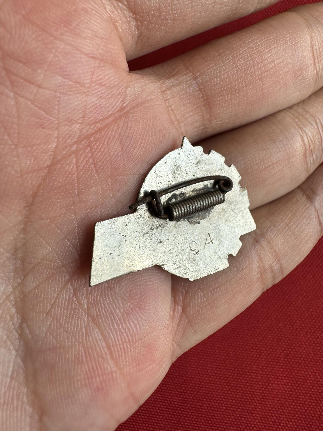 五哥徽章群   31号周二晚上八点4群联拍